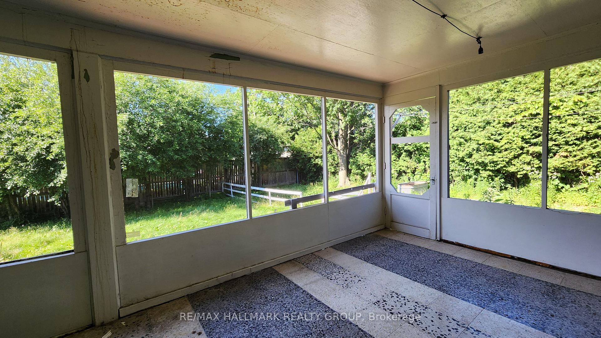 Photo 19 of 447 Roger Road, Ottawa, Alta Vista/Faircrest Heights — HOMEH