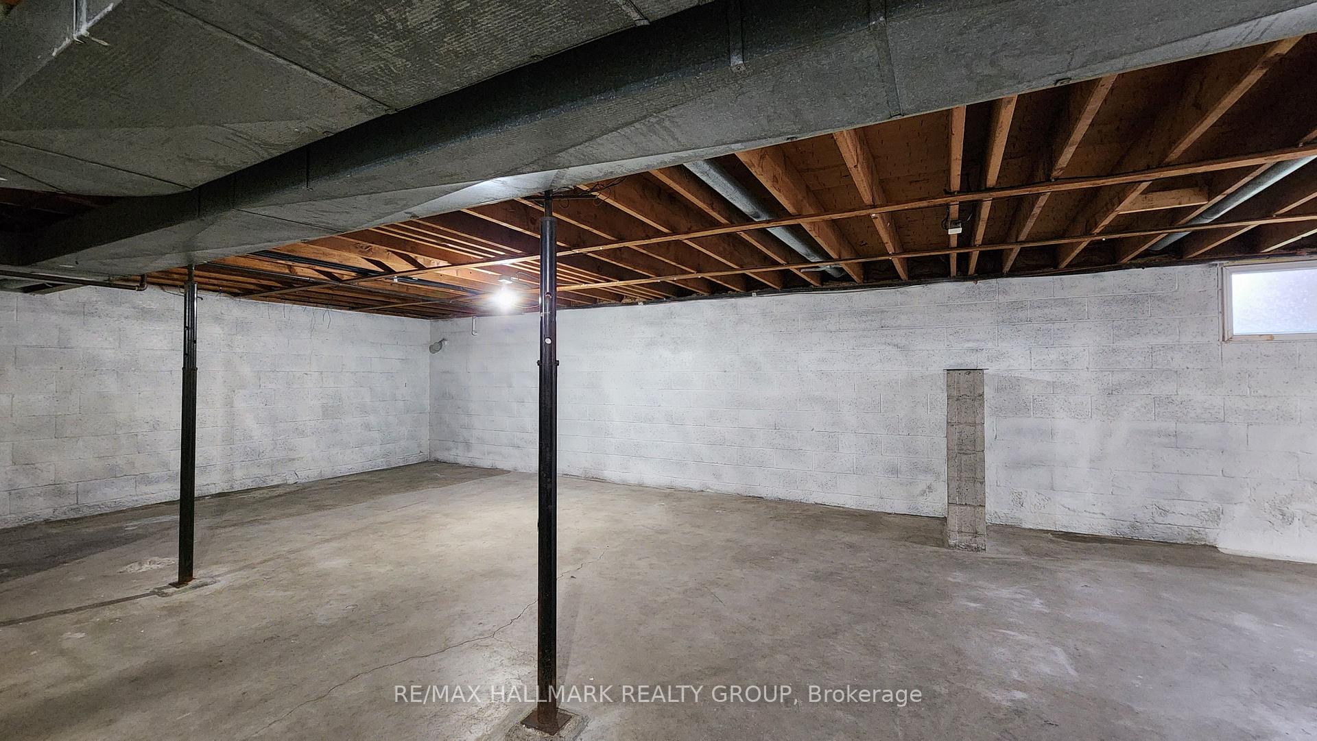 Photo 25 of 447 Roger Road, Ottawa, Alta Vista/Faircrest Heights — HOMEH