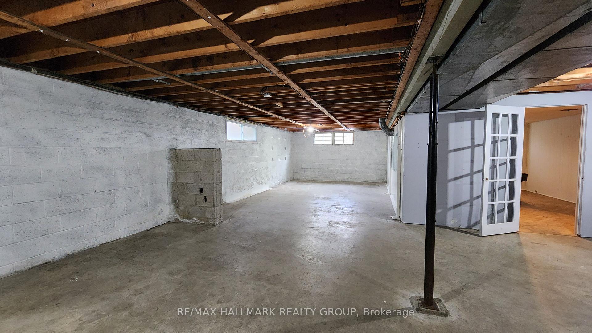 Photo 22 of 447 Roger Road, Ottawa, Alta Vista/Faircrest Heights — HOMEH