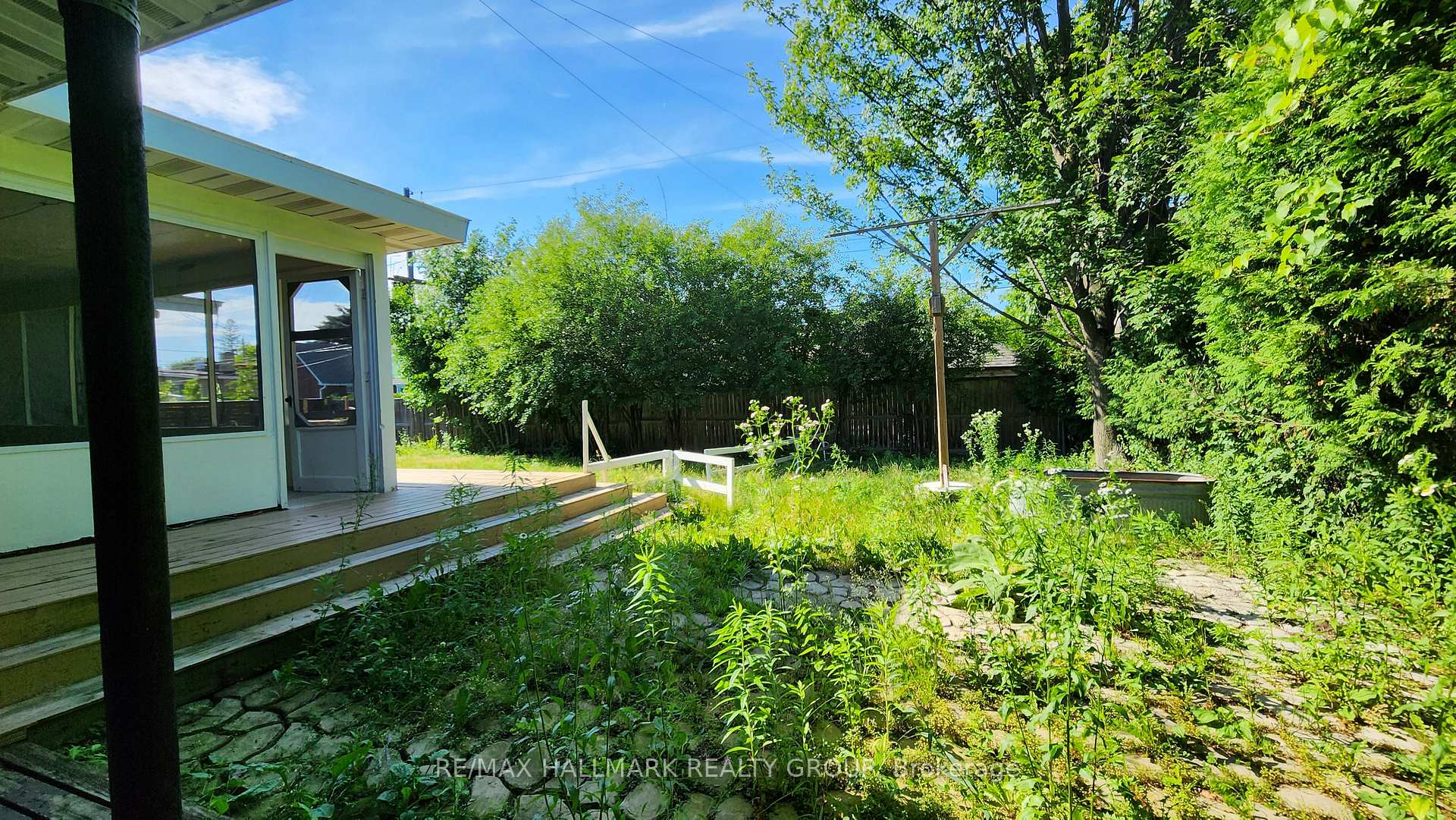 Photo 33 of 447 Roger Road, Ottawa, Alta Vista/Faircrest Heights — HOMEH