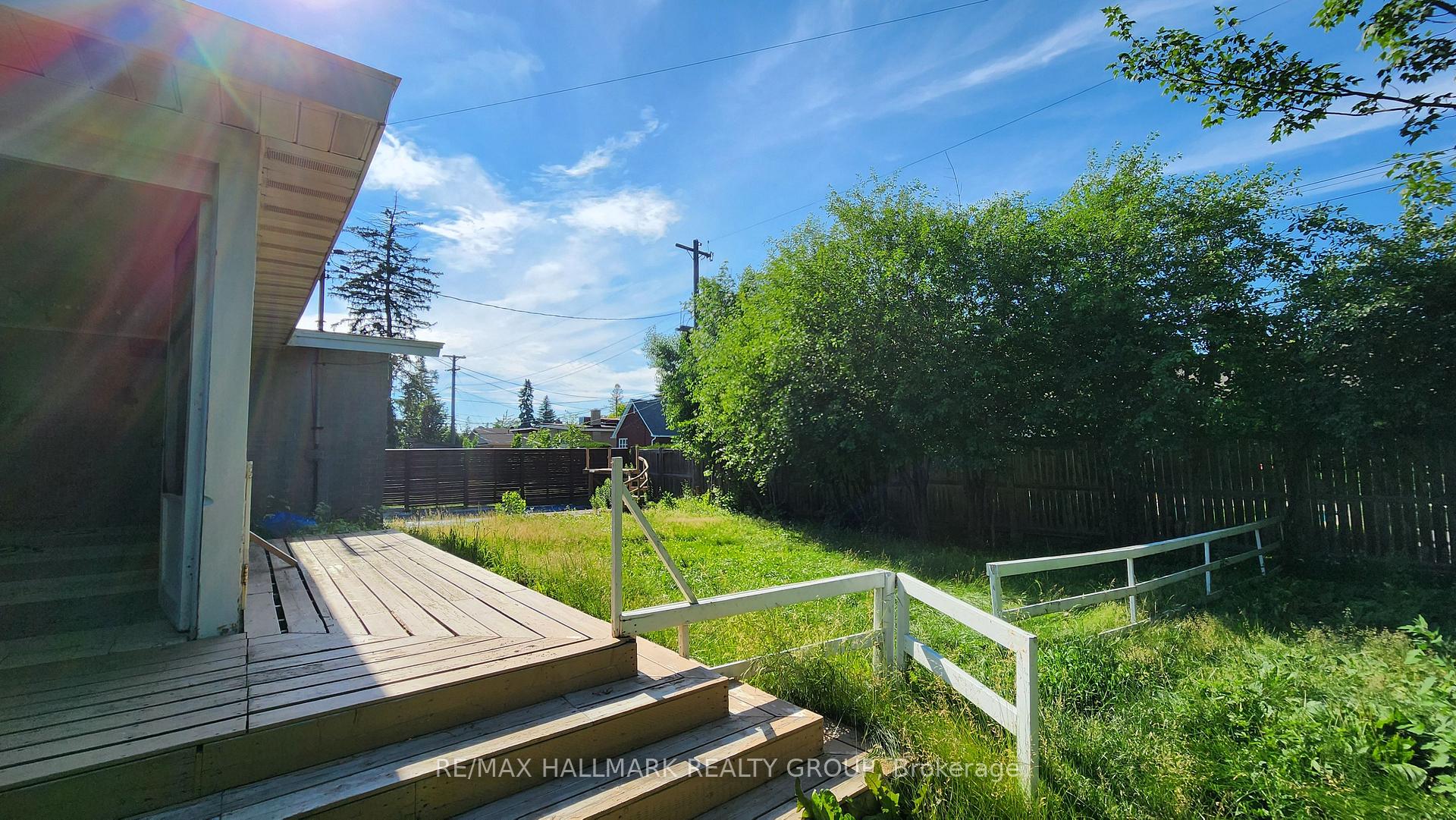 Photo 26 of 447 Roger Road, Ottawa, Alta Vista/Faircrest Heights — HOMEH