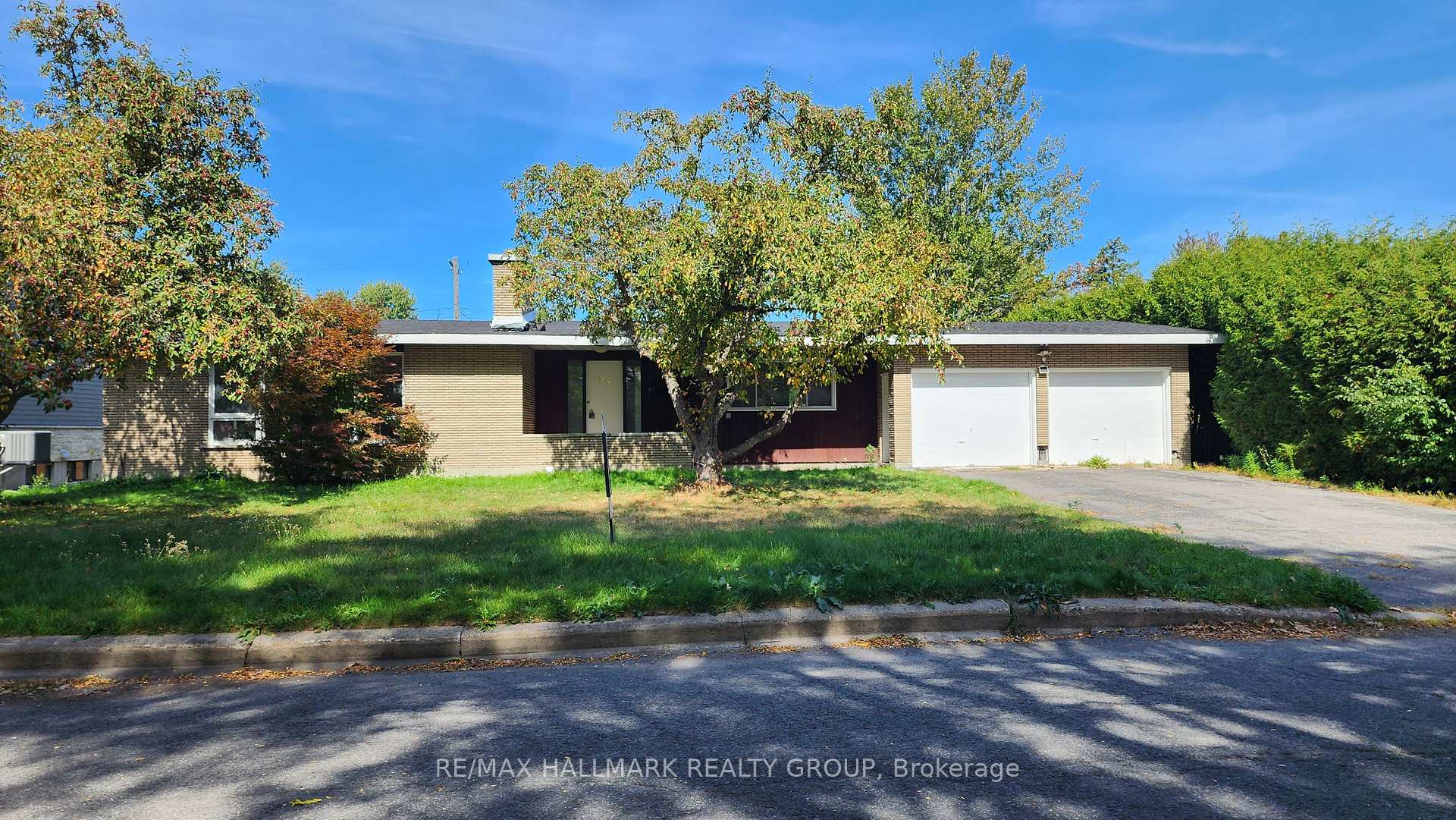 Photo 29 of 447 Roger Road, Ottawa, Alta Vista/Faircrest Heights — HOMEH