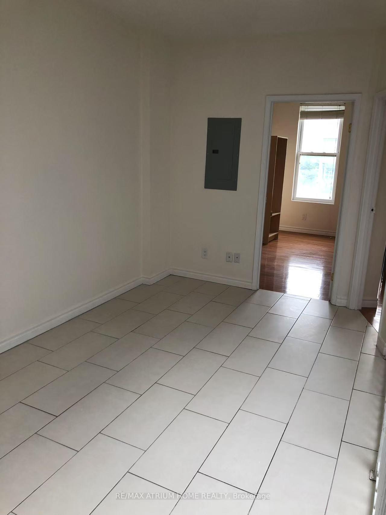 Photo 4 of Unit 301, 413 Spadina Avenue, Toronto, Kensington-Chinatown — HOMEH