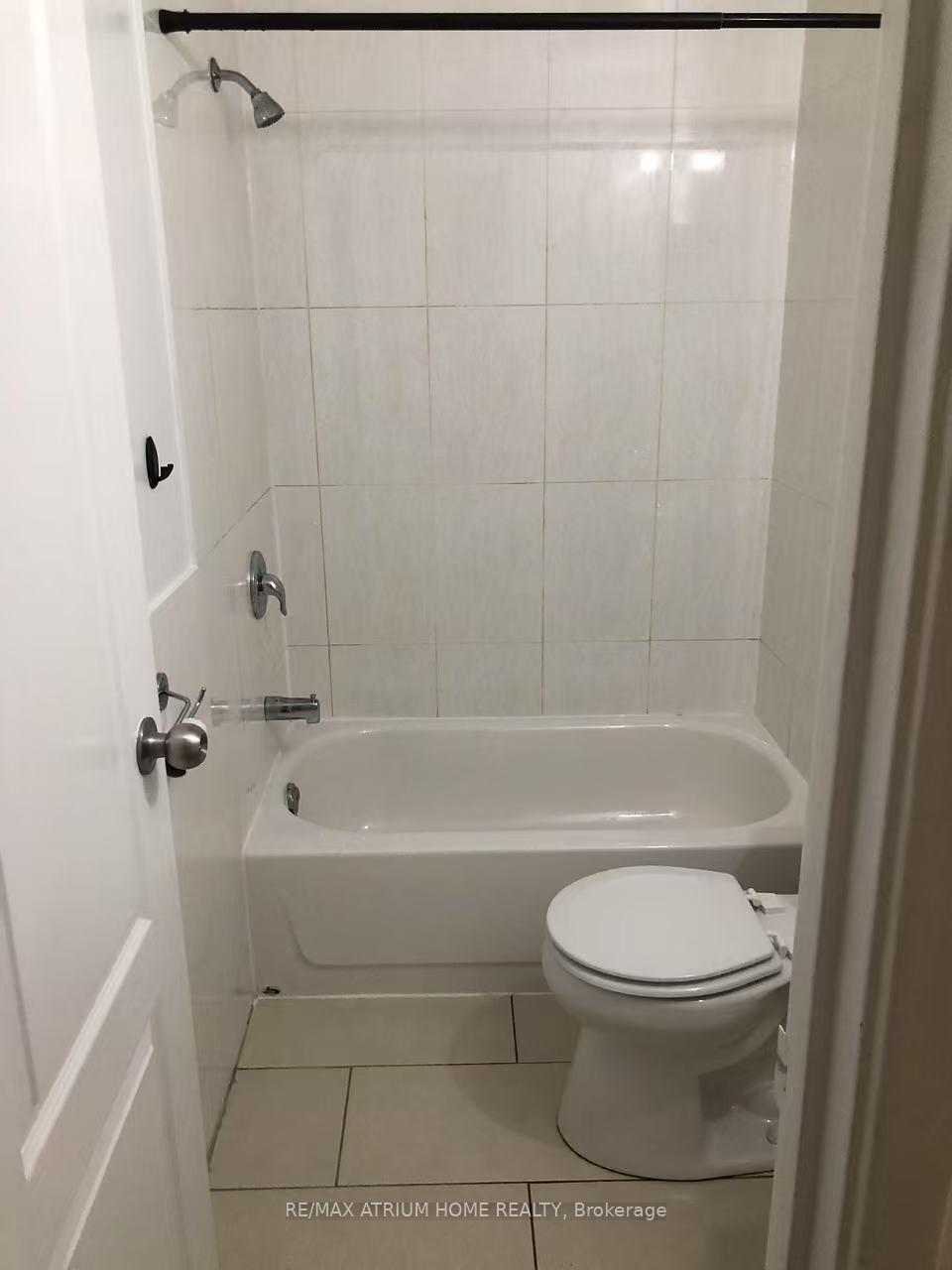 Photo 6 of Unit 301, 413 Spadina Avenue, Toronto, Kensington-Chinatown — HOMEH