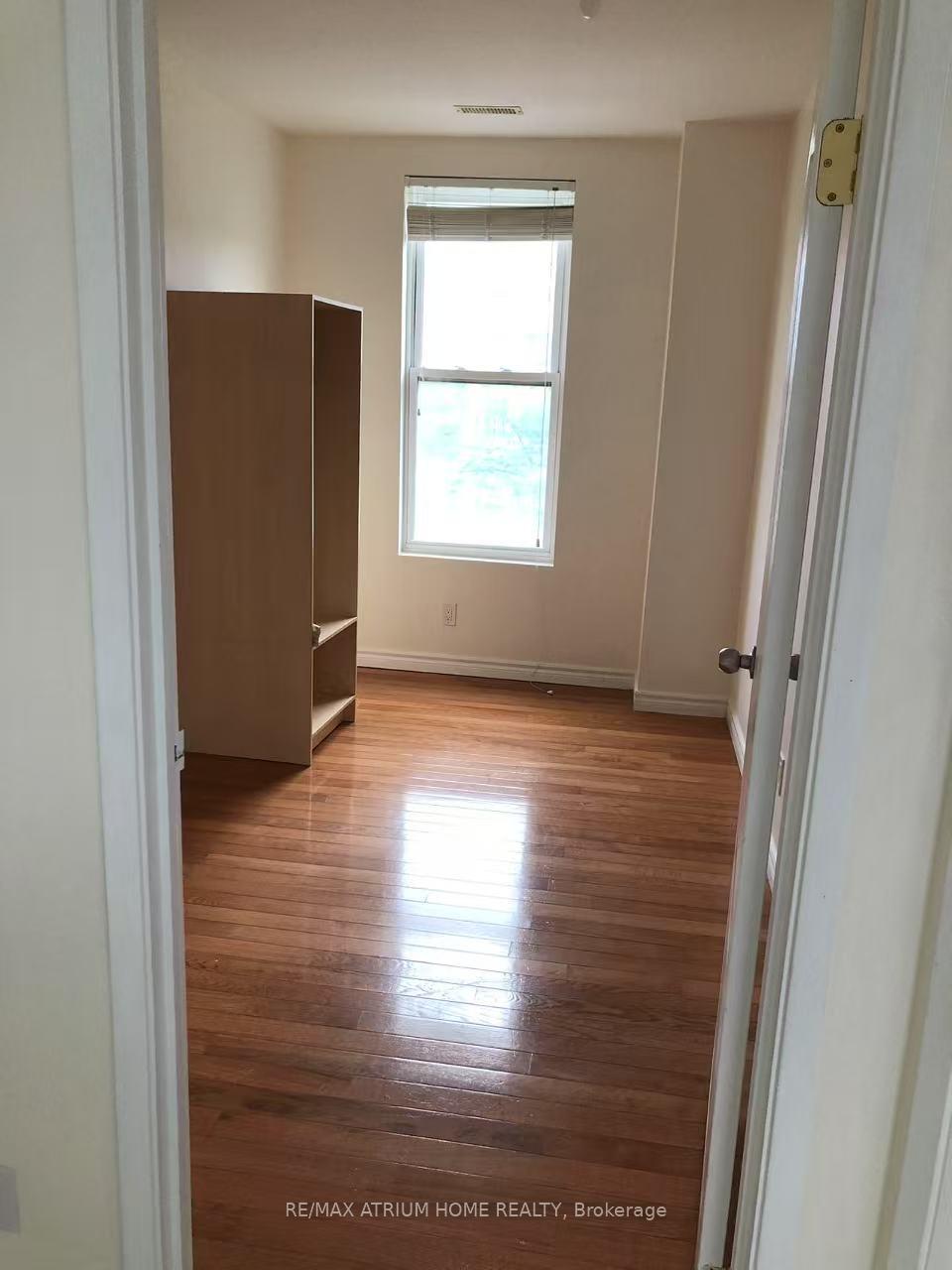 Photo 8 of Unit 301, 413 Spadina Avenue, Toronto, Kensington-Chinatown — HOMEH