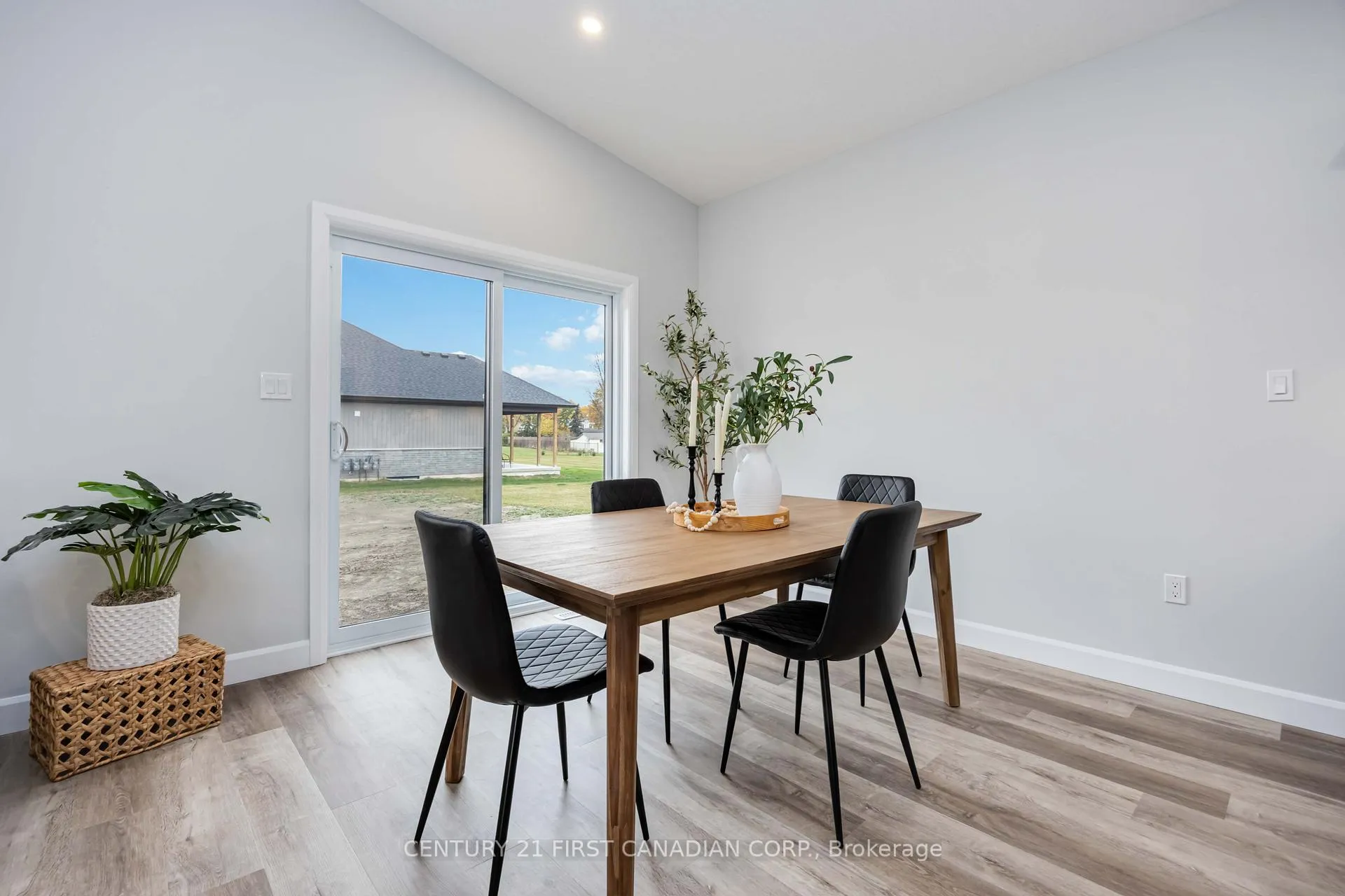 Photo 15 of 9 Postma Crescent, North Middlesex, Rural North Middlesex — HOMEH