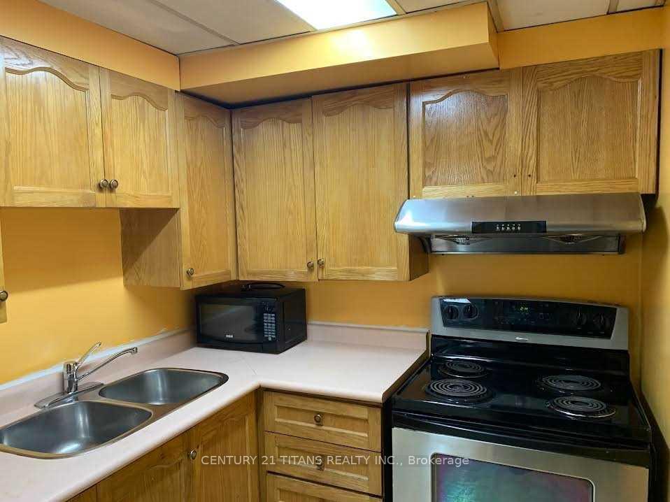Photo 2 of 74 Canmore Boulevard S, Scarborough, Highland Creek — HOMEH