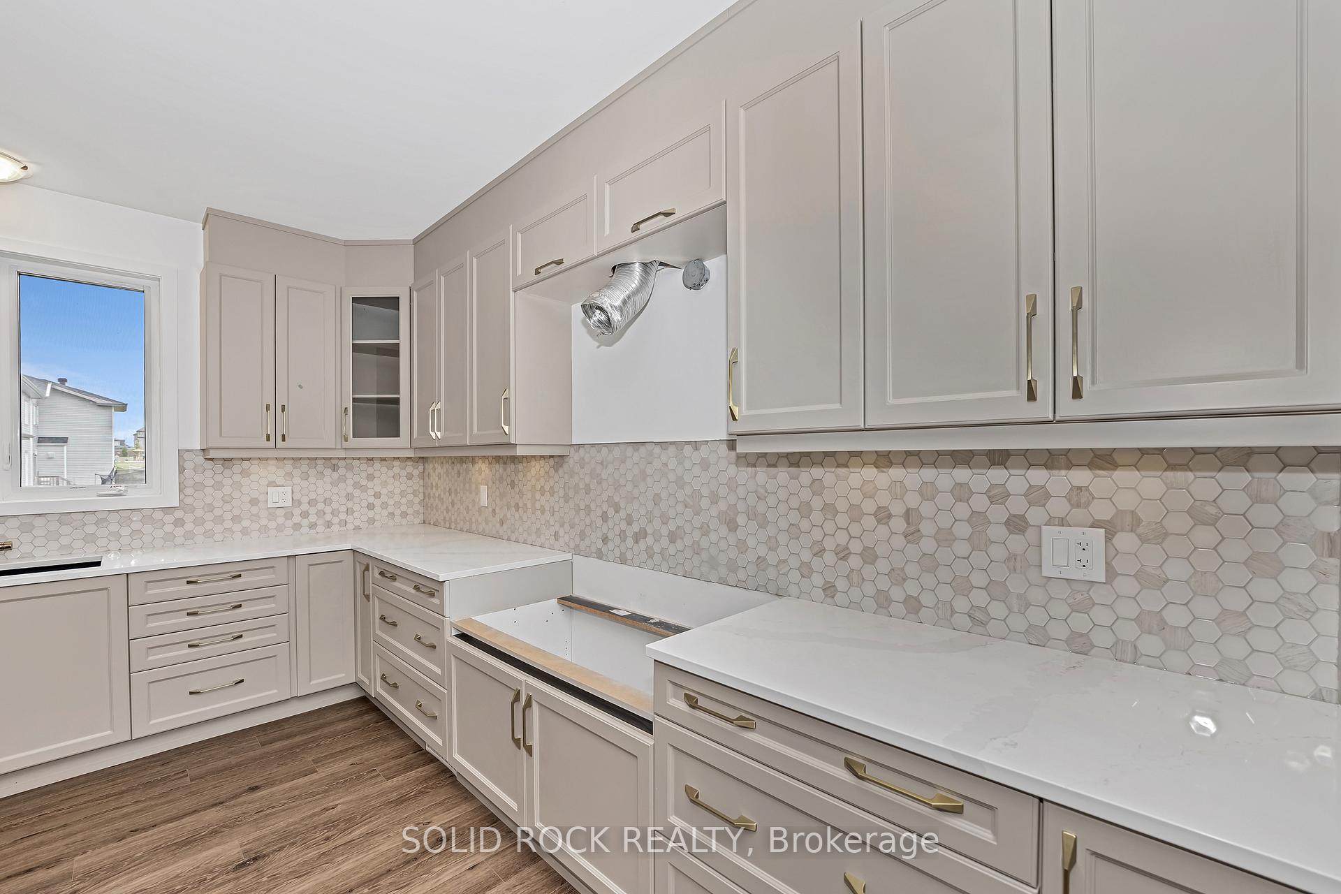 Photo 11 of 92 Esban Drive, Ottawa, Blossom Park/Kemp Park/Findlay Creek — HOMEH