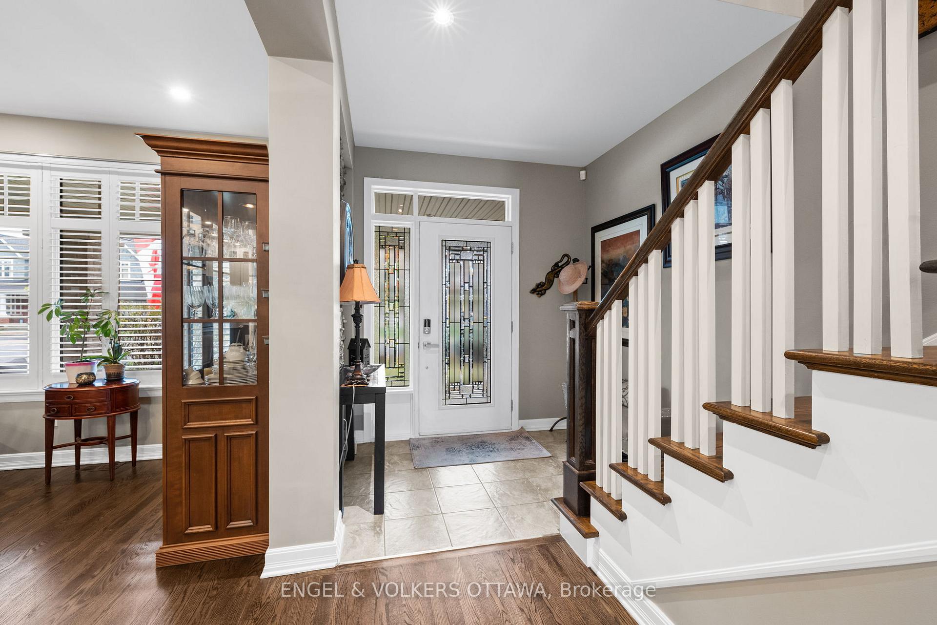 Photo 3 of 511 Erinwoods Circle, Ottawa, Barrhaven - Stonebridge — HOMEH