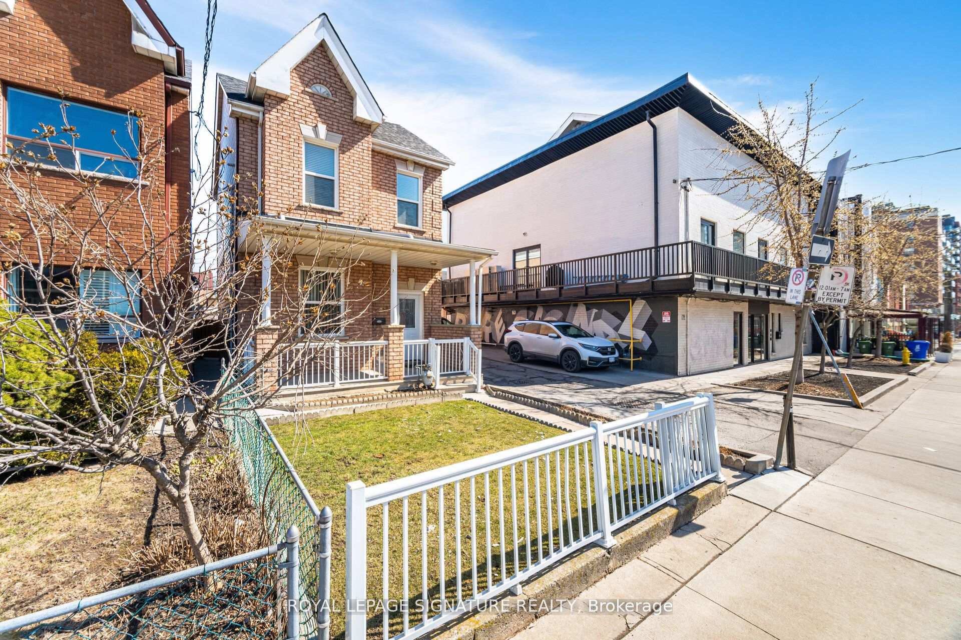 Photo 3 of Unit Upper, 105 Lisgar Street, Toronto, Little Portugal — HOMEH
