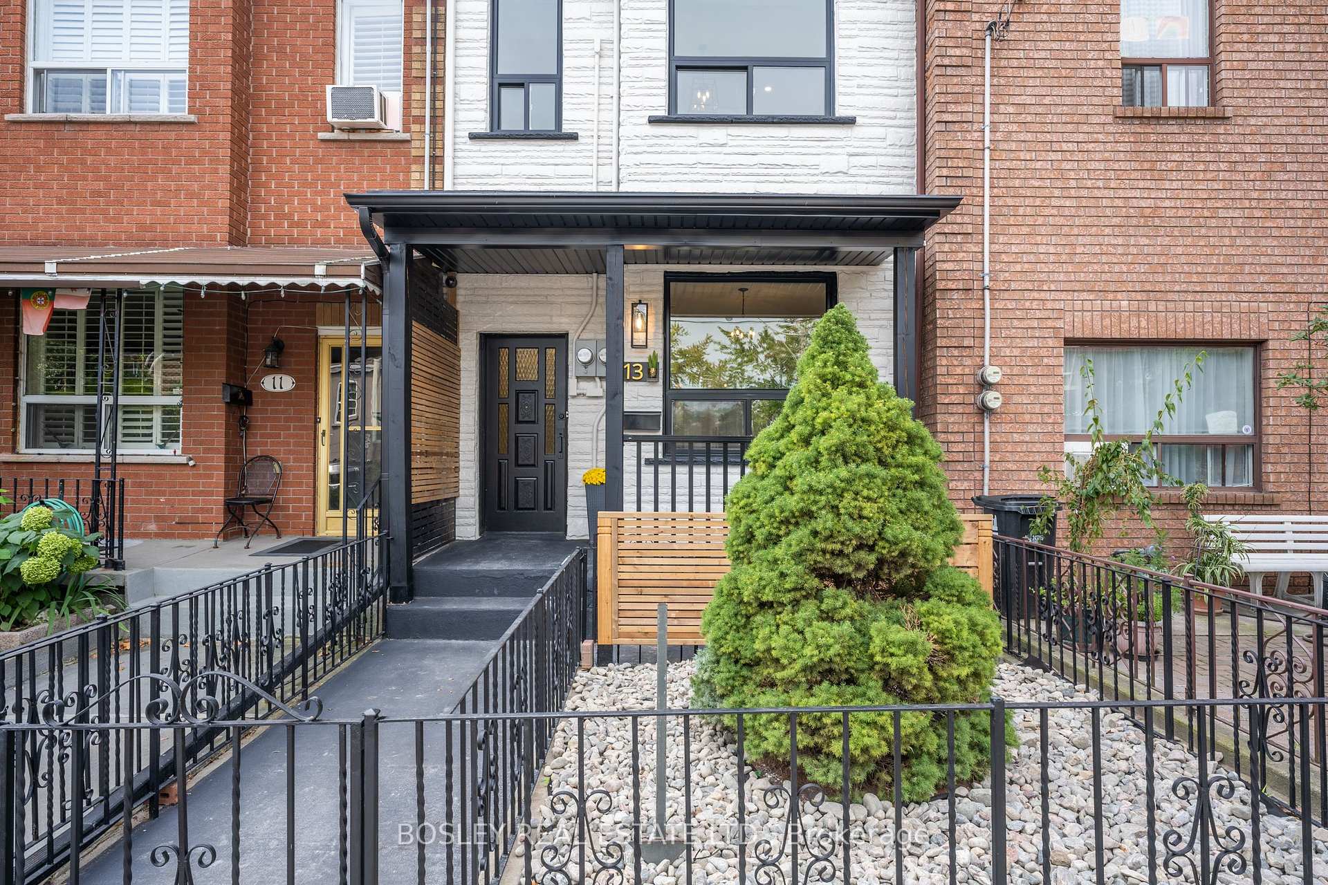 Photo 2 of Unit 2, 13 Mansfield Avenue, Toronto, Trinity-Bellwoods — HOMEH