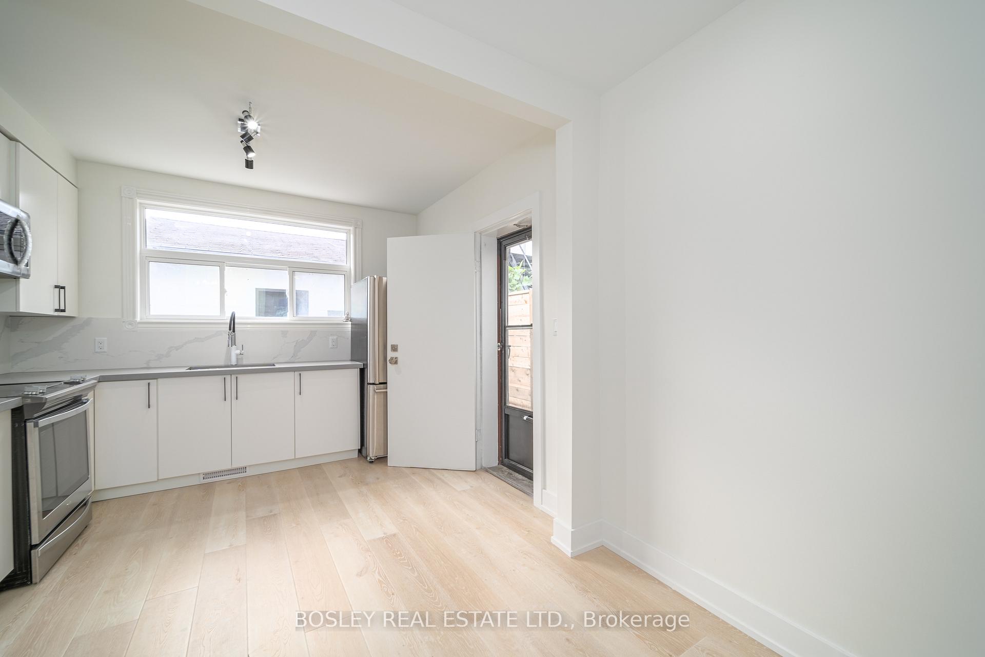 Photo 11 of Unit 2, 13 Mansfield Avenue, Toronto, Trinity-Bellwoods — HOMEH