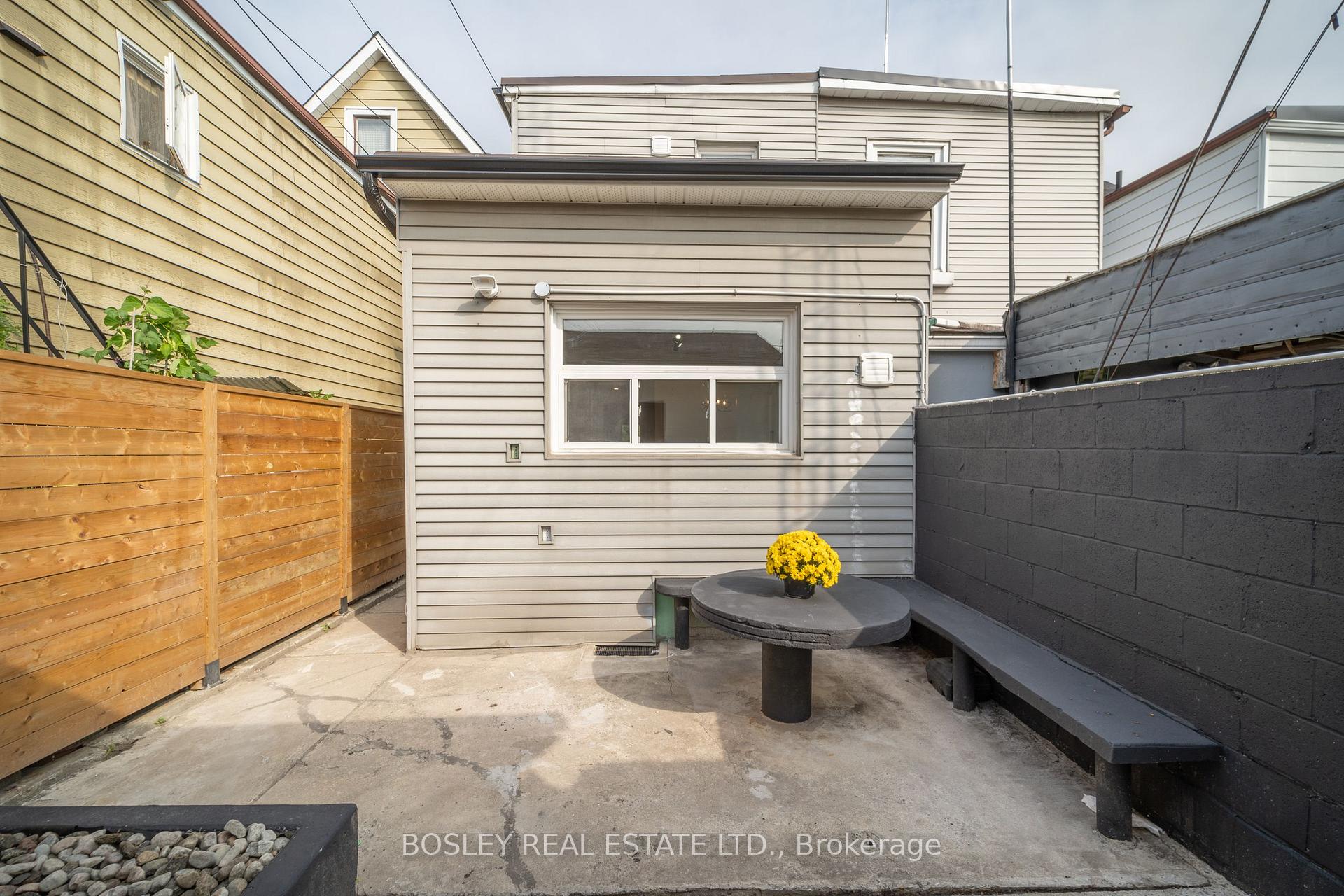 Photo 15 of Unit 2, 13 Mansfield Avenue, Toronto, Trinity-Bellwoods — HOMEH