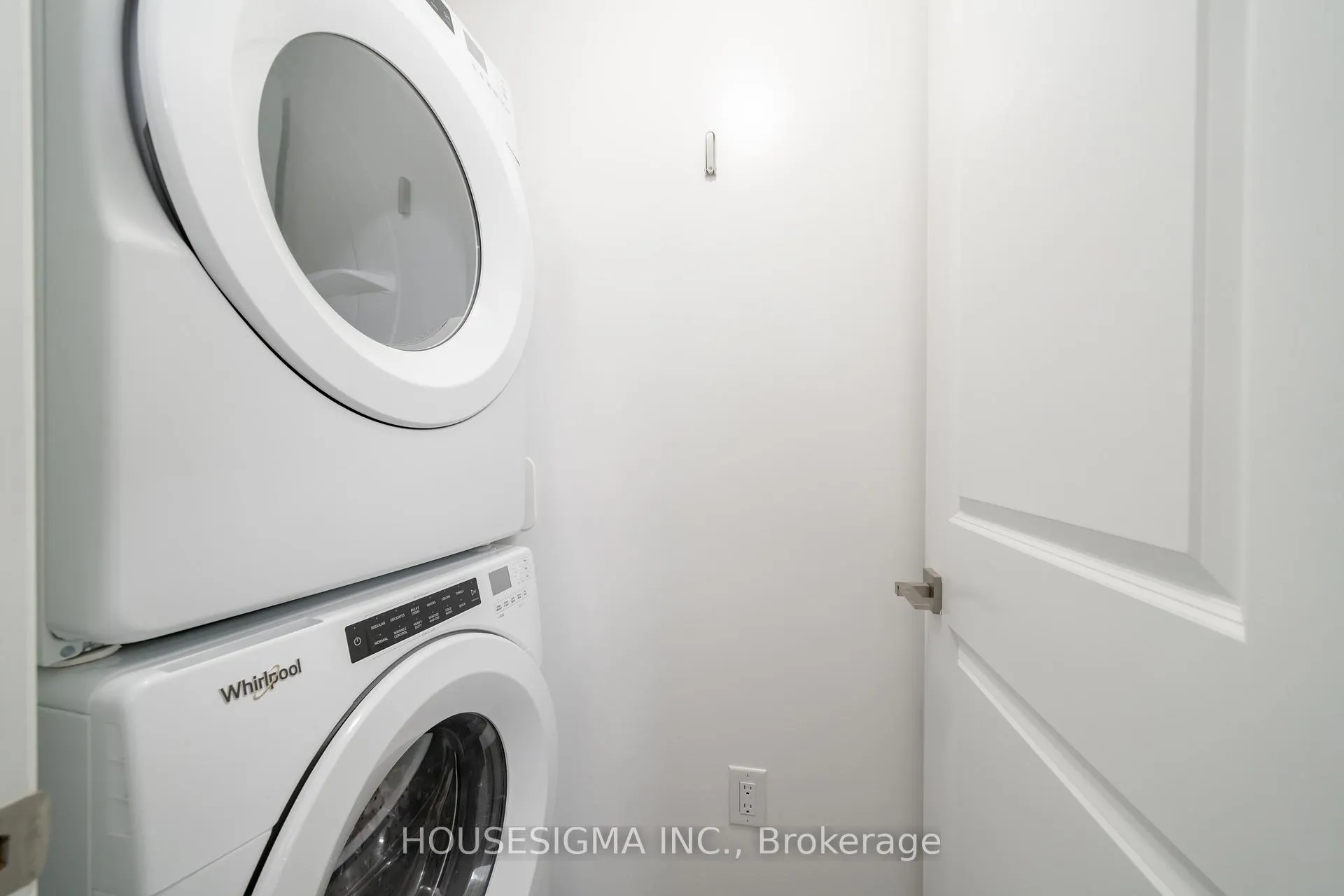 Photo 6 of Unit 210, 1700 Avenue Road, Toronto, Bedford Park-Nortown — HOMEH
