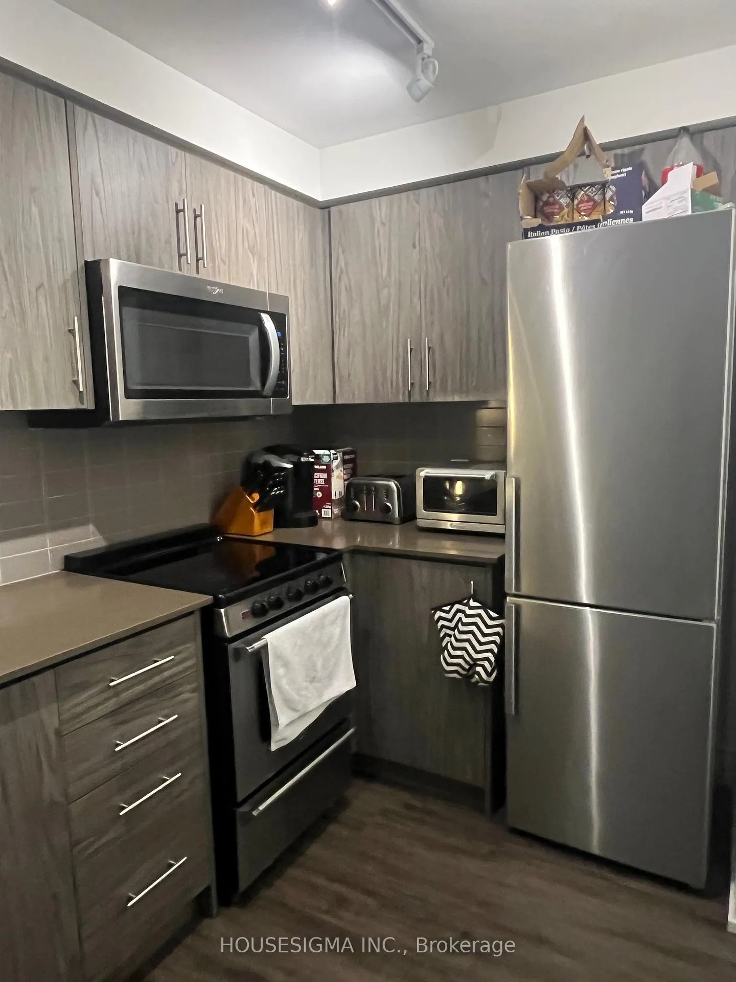 Photo 9 of Unit 210, 1700 Avenue Road, Toronto, Bedford Park-Nortown — HOMEH