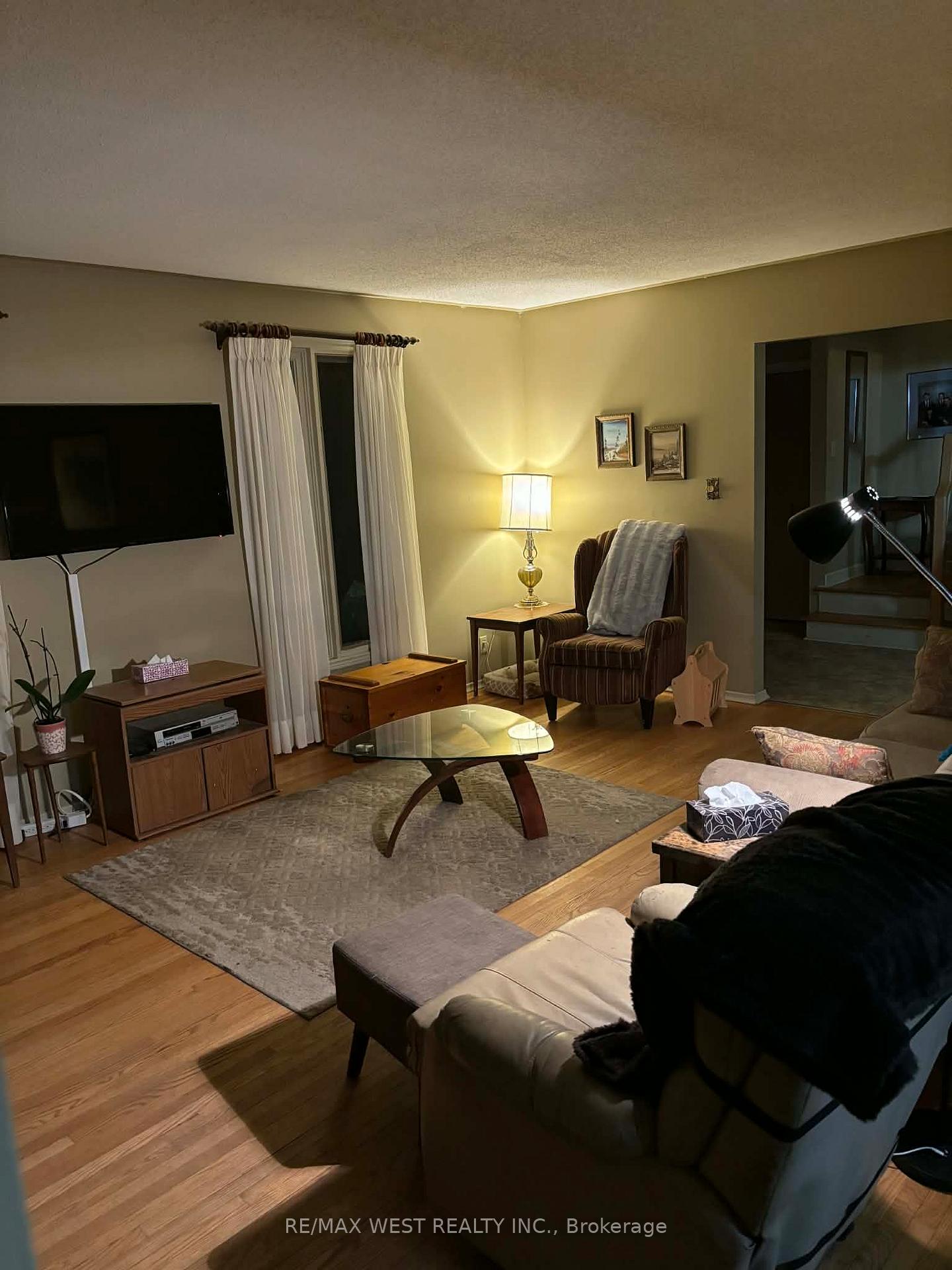 Photo 3 of 55 Meadowvale Avenue, Belleville, Belleville Ward — HOMEH
