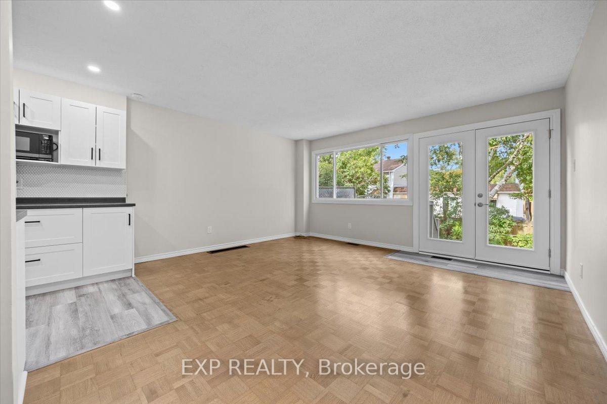Photo 8 of 5 Tybalt Crescent, Ottawa, Westcliffe Estates — HOMEH