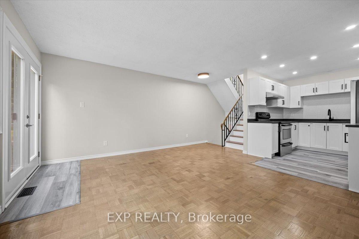 Photo 6 of 5 Tybalt Crescent, Ottawa, Westcliffe Estates — HOMEH