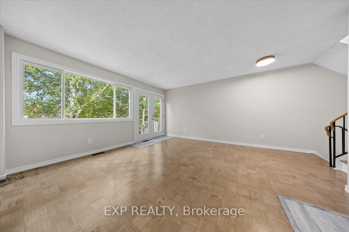 Photo 9 of 5 Tybalt Crescent, Ottawa, Westcliffe Estates — HOMEH