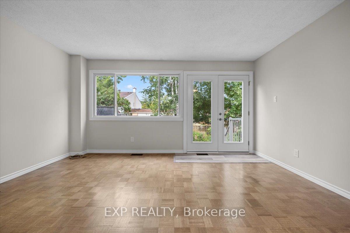Photo 7 of 5 Tybalt Crescent, Ottawa, Westcliffe Estates — HOMEH