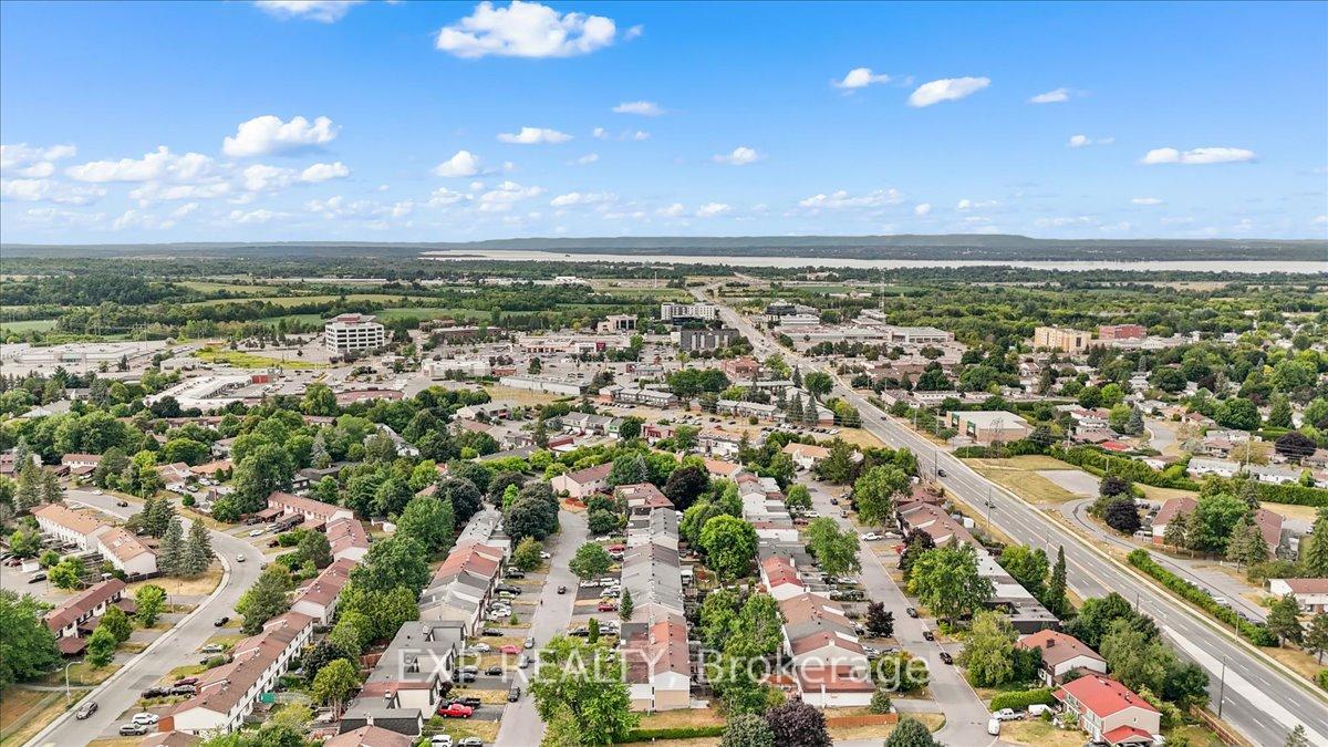 Photo 38 of 5 Tybalt Crescent, Ottawa, Westcliffe Estates — HOMEH
