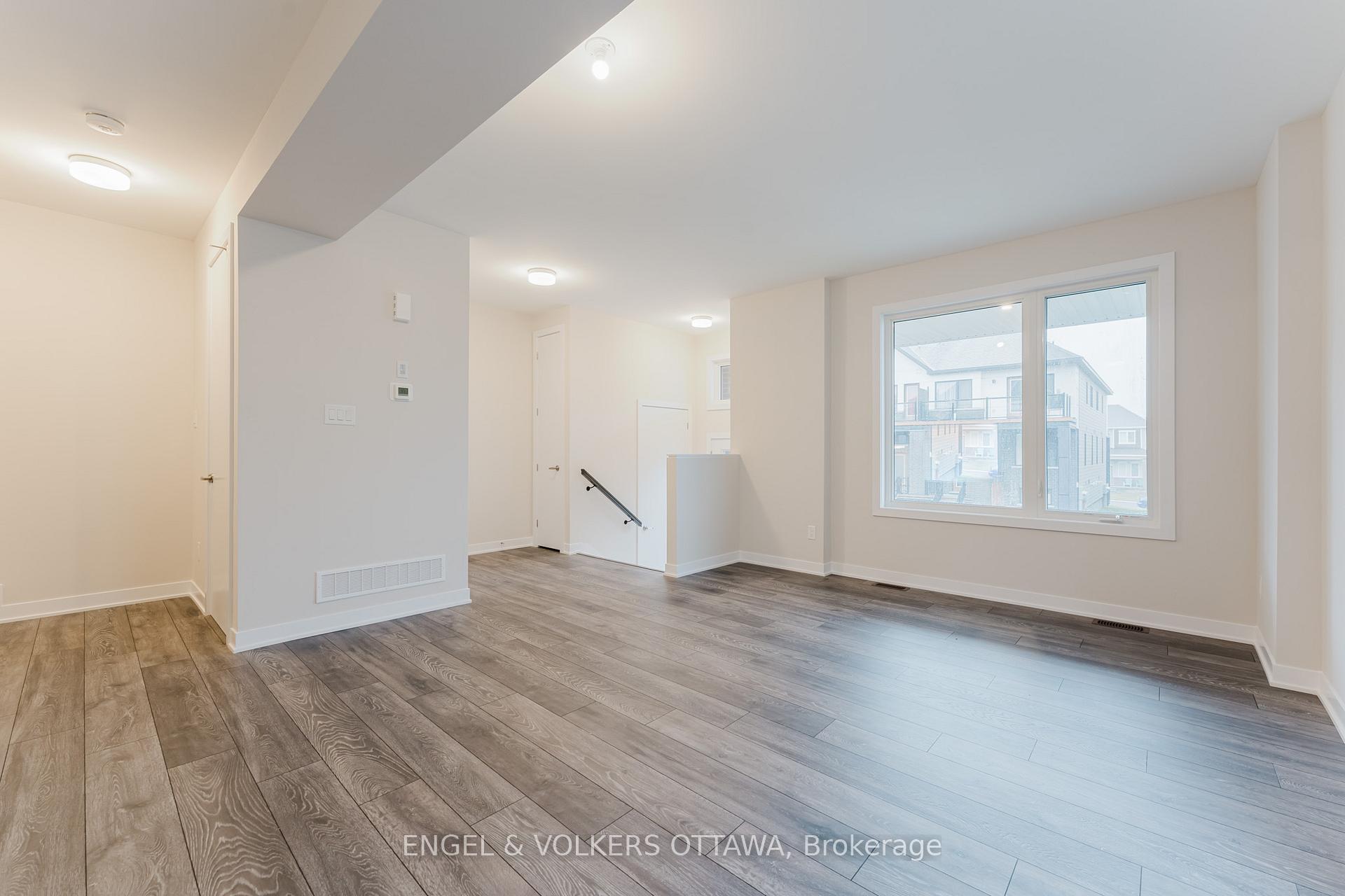 Photo 5 of 207 Speckled Alder Row, Ottawa, Barrhaven - Half Moon Bay — HOMEH
