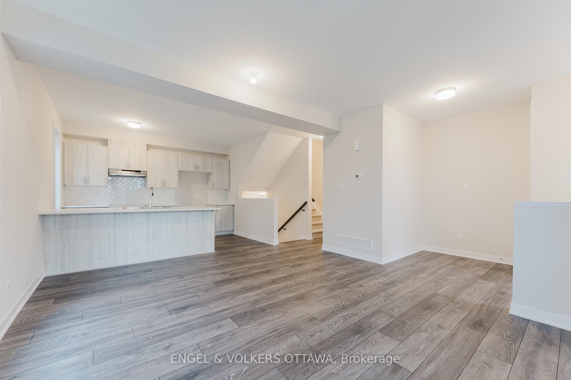Photo 12 of 207 Speckled Alder Row, Ottawa, Barrhaven - Half Moon Bay — HOMEH
