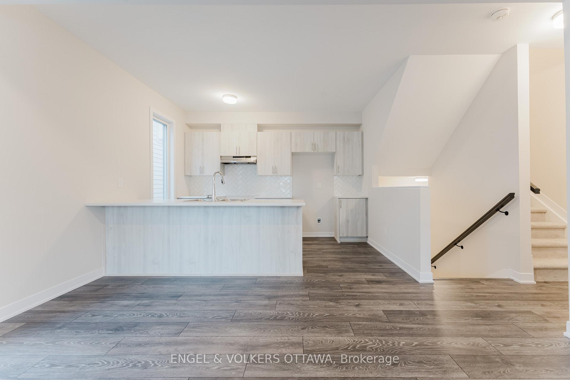 Photo 6 of 207 Speckled Alder Row, Ottawa, Barrhaven - Half Moon Bay — HOMEH