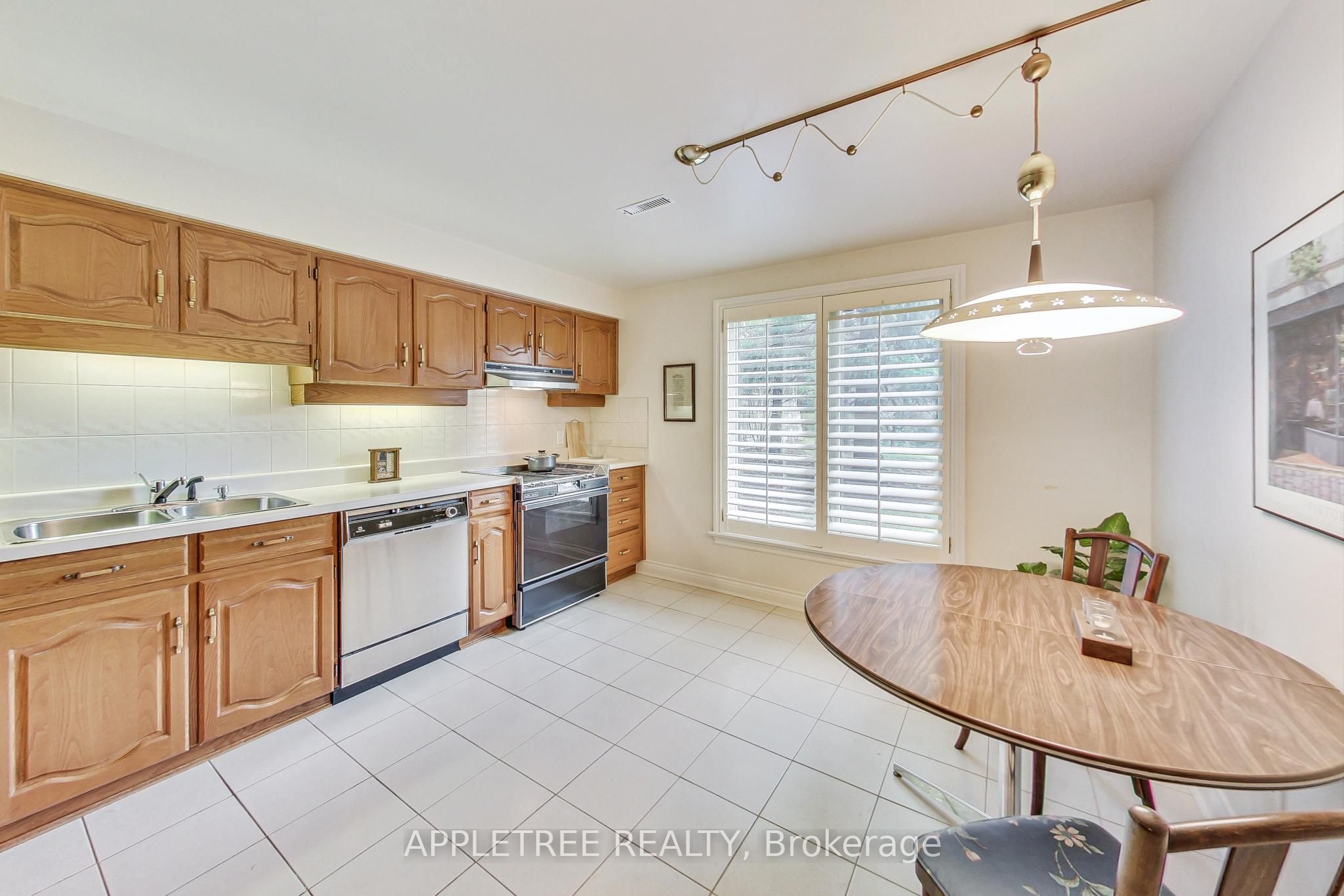 Photo 59 of 57 Carmichael Crescent, King, King City — HOMEH