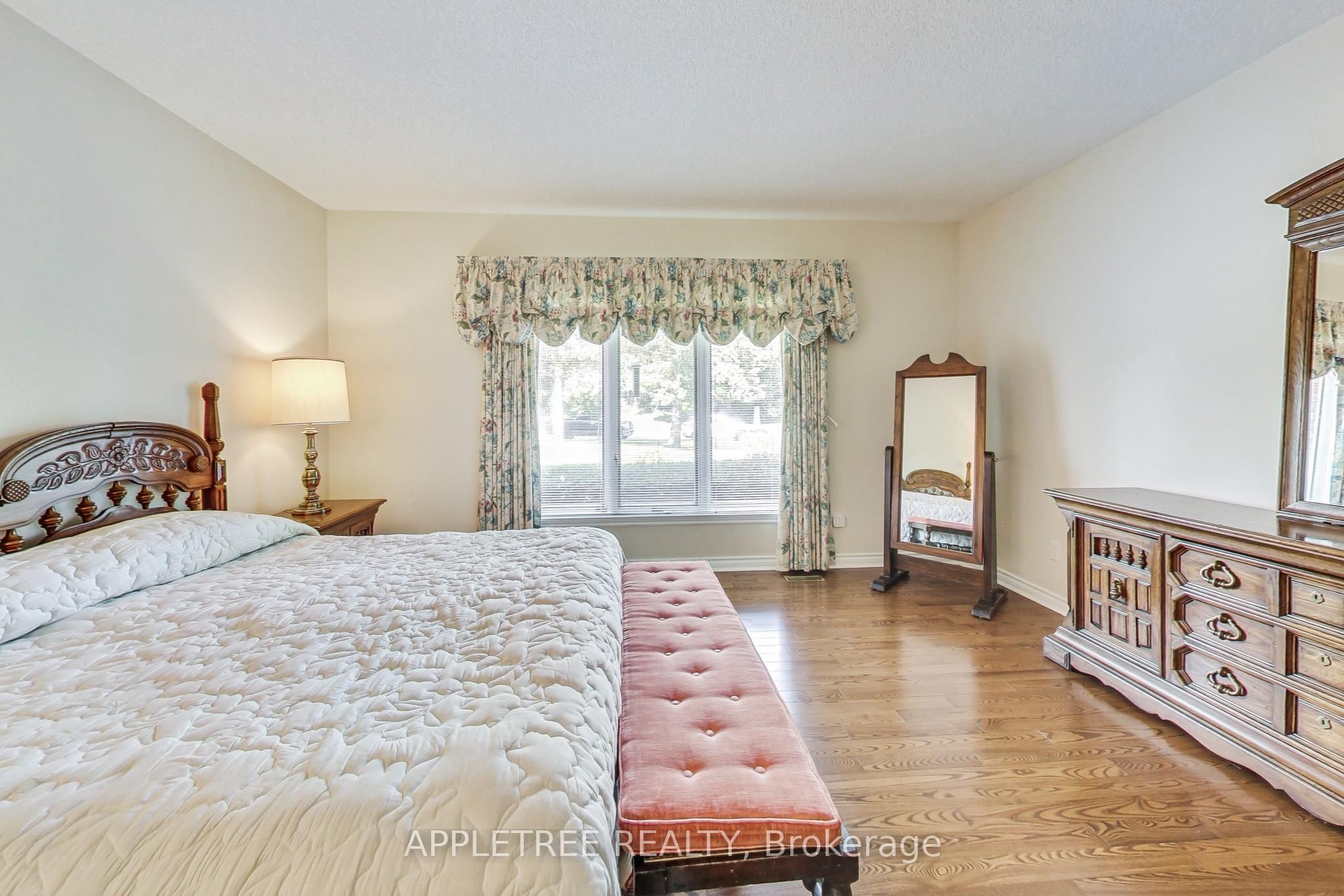 Photo 46 of 57 Carmichael Crescent, King, King City — HOMEH