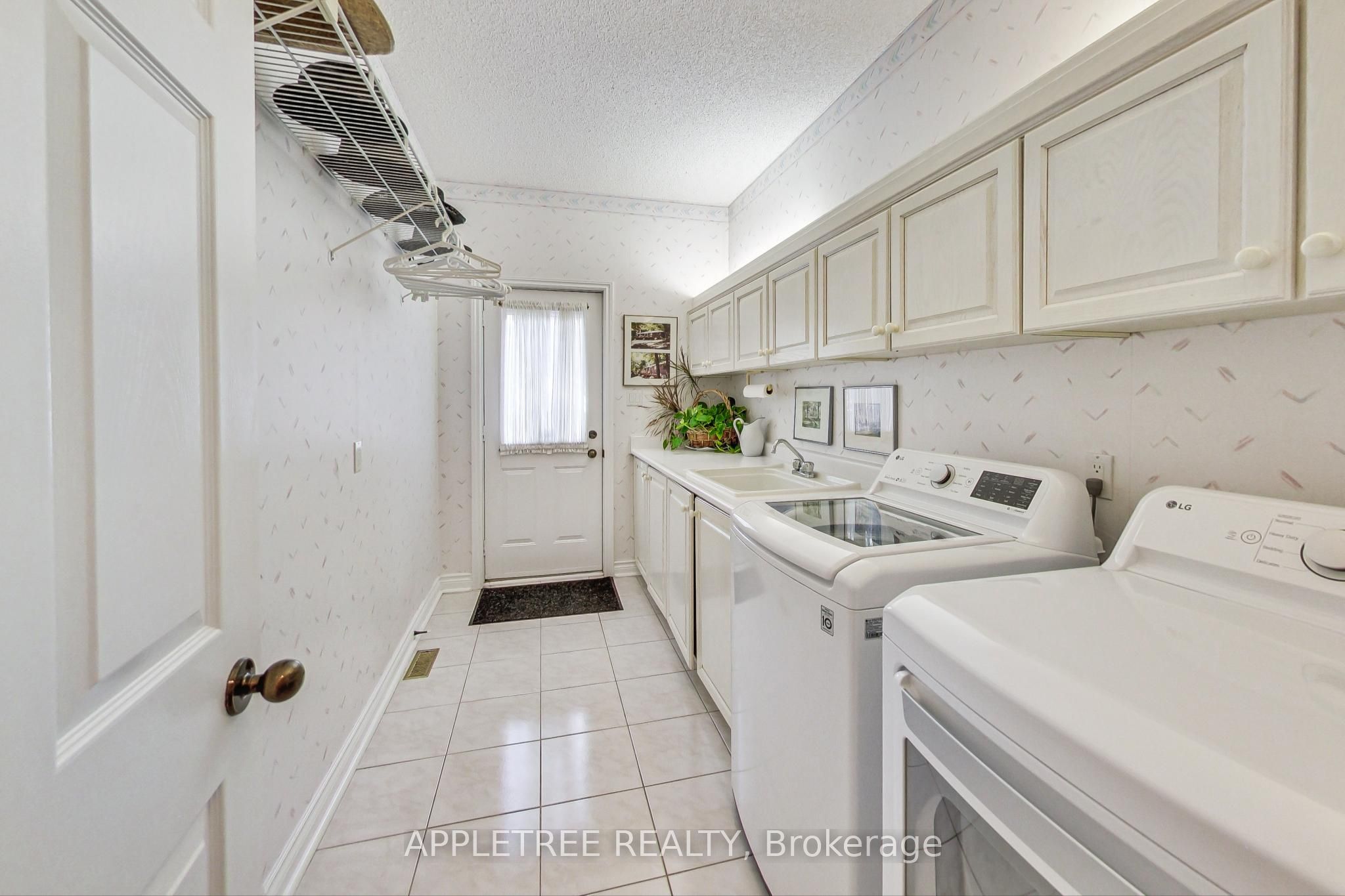 Photo 50 of 57 Carmichael Crescent, King, King City — HOMEH