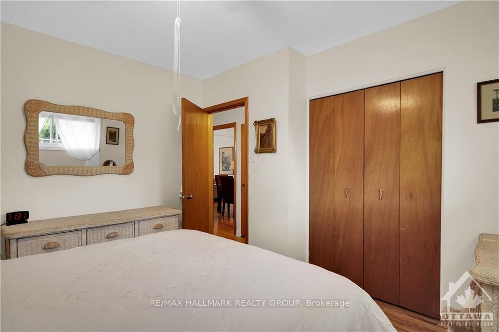 Photo 13 of 2536 Traverse Drive, Ottawa, Brookfield Gardens — HOMEH