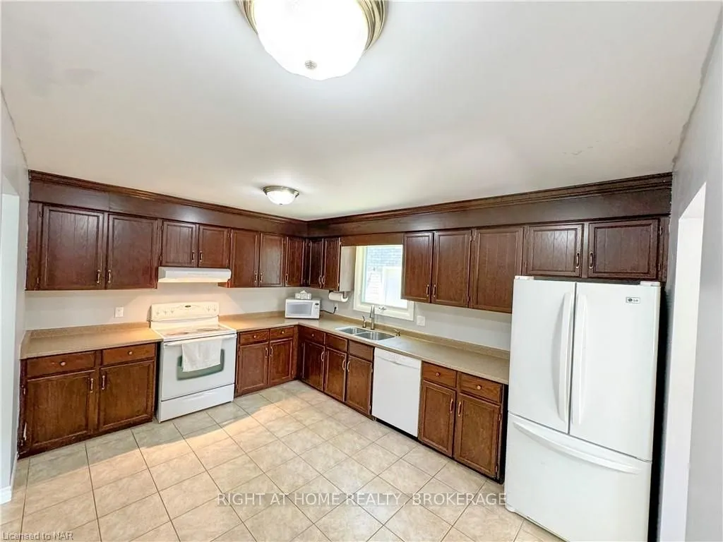 Photo 9 of 53 Baxter Crescent, Thorold, Confederation Heights — HOMEH