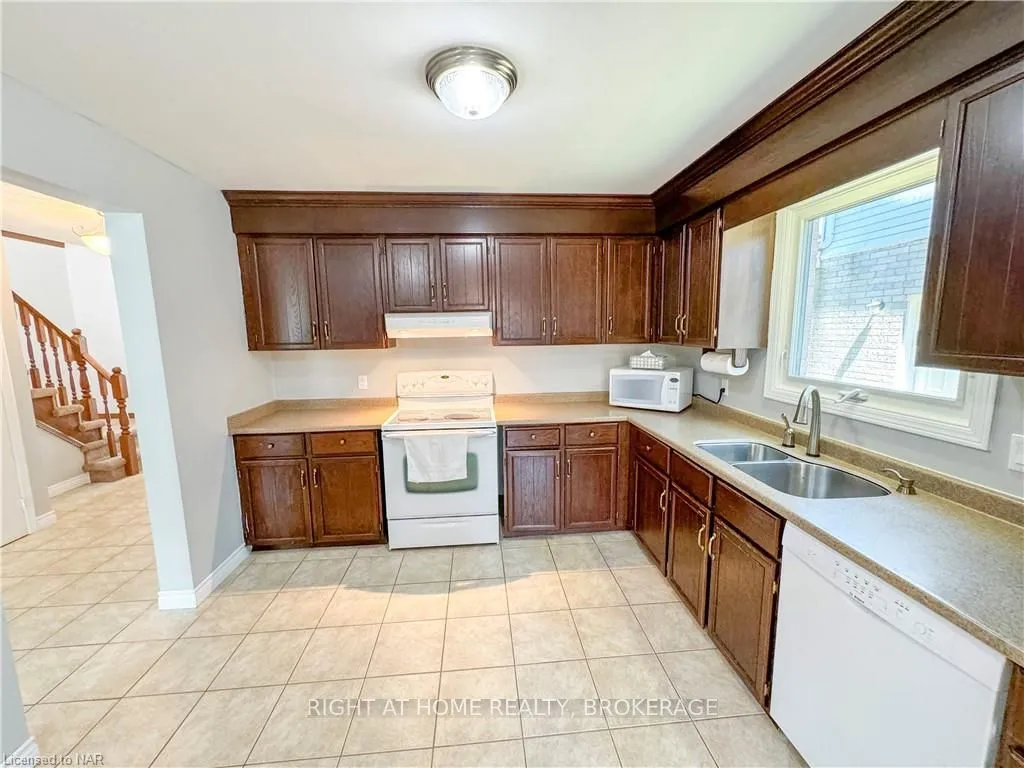 Photo 10 of 53 Baxter Crescent, Thorold, Confederation Heights — HOMEH
