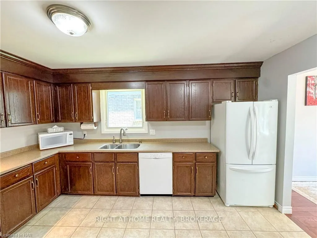 Photo 11 of 53 Baxter Crescent, Thorold, Confederation Heights — HOMEH