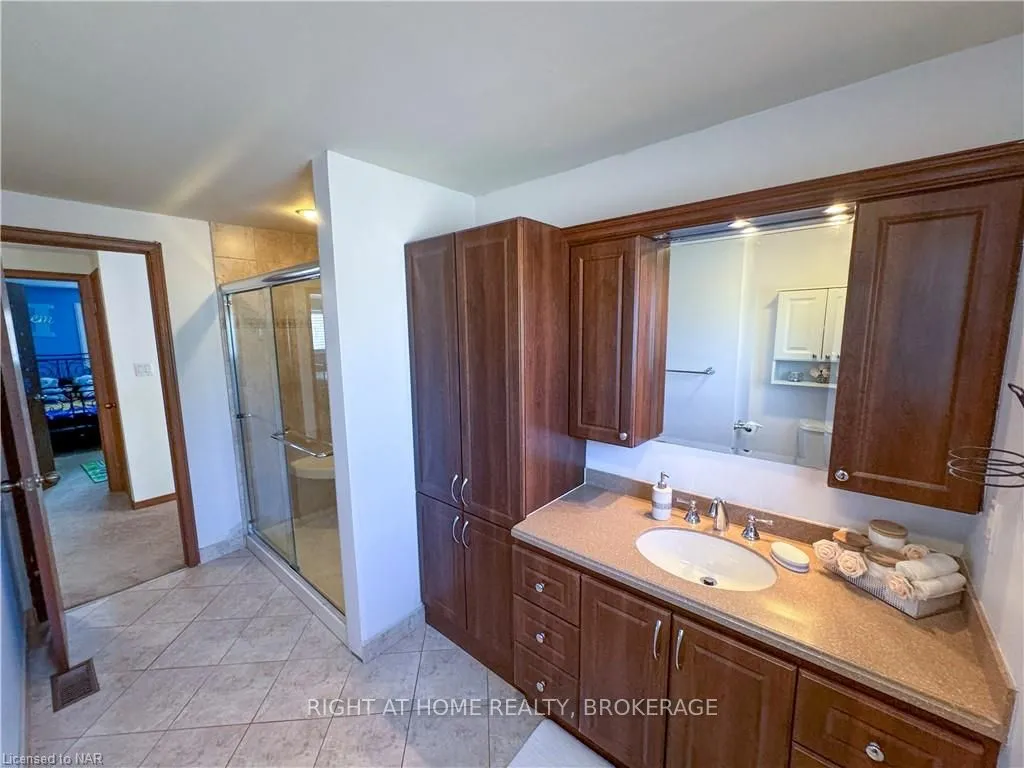 Photo 21 of 53 Baxter Crescent, Thorold, Confederation Heights — HOMEH