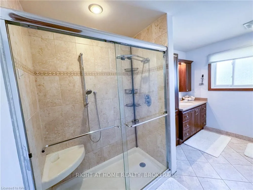 Photo 22 of 53 Baxter Crescent, Thorold, Confederation Heights — HOMEH