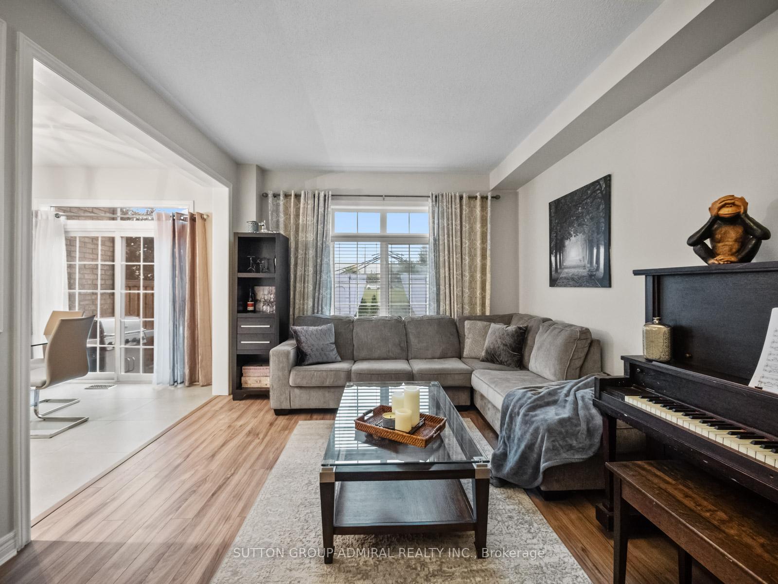 Photo 5 of 79 Watkins Glen Crescent, Aurora, Bayview Wellington — HOMEH