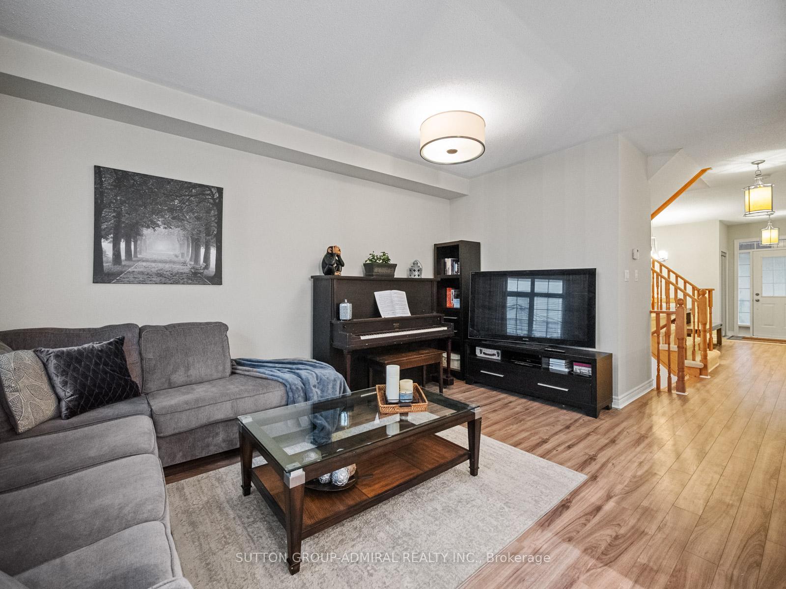 Photo 6 of 79 Watkins Glen Crescent, Aurora, Bayview Wellington — HOMEH
