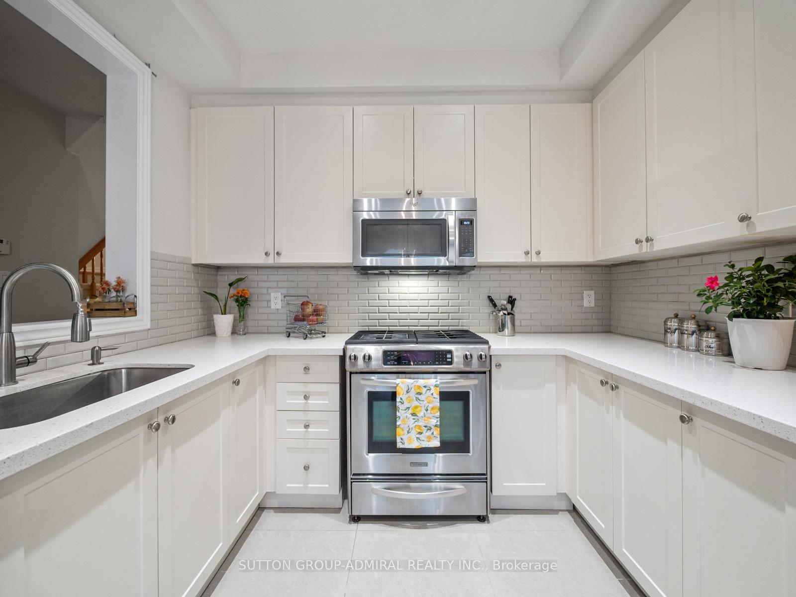 Photo 8 of 79 Watkins Glen Crescent, Aurora, Bayview Wellington — HOMEH