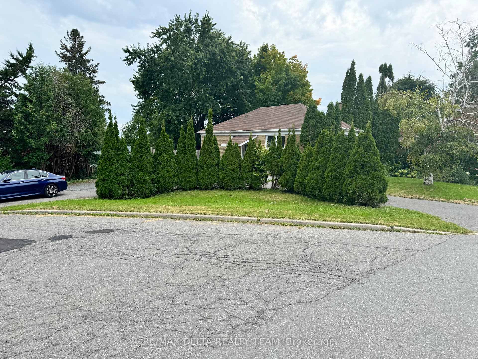 Photo 2 of 16 Seguin Street S, Ottawa, Cardinal Heights — HOMEH