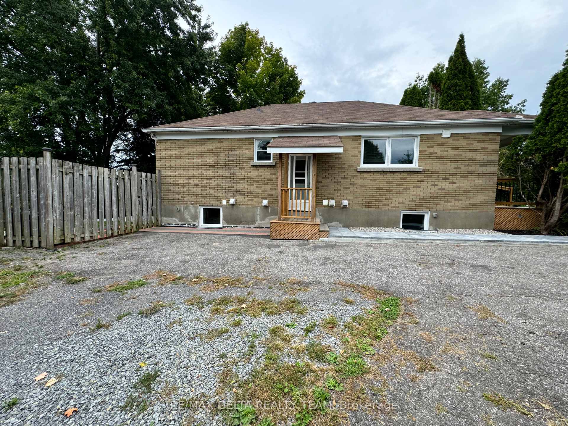 Photo 5 of 16 Seguin Street S, Ottawa, Cardinal Heights — HOMEH