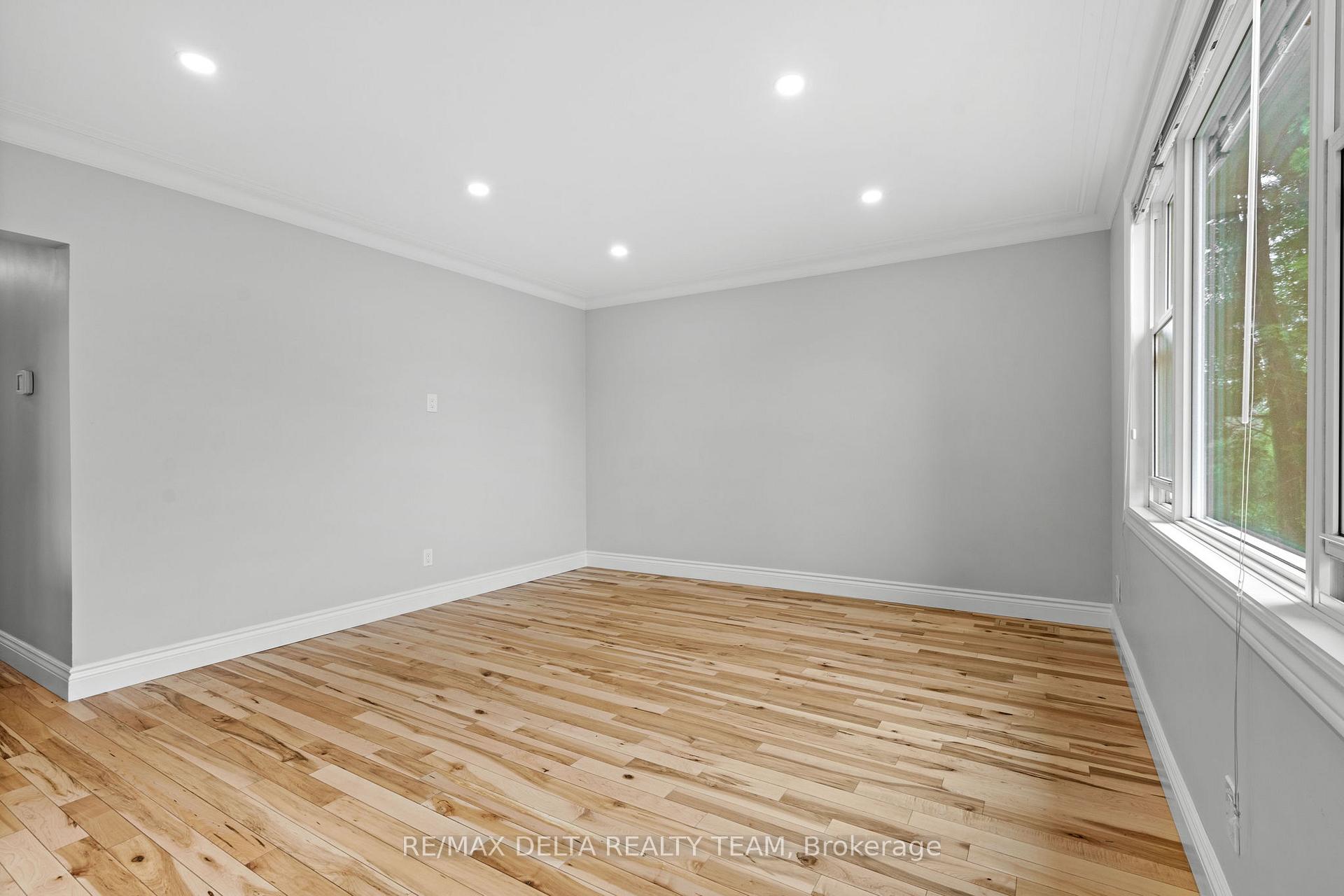 Photo 3 of 16 Seguin Street S, Ottawa, Cardinal Heights — HOMEH