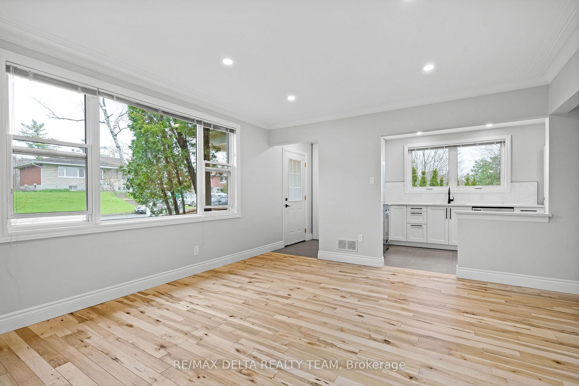 Photo 4 of 16 Seguin Street S, Ottawa, Cardinal Heights — HOMEH