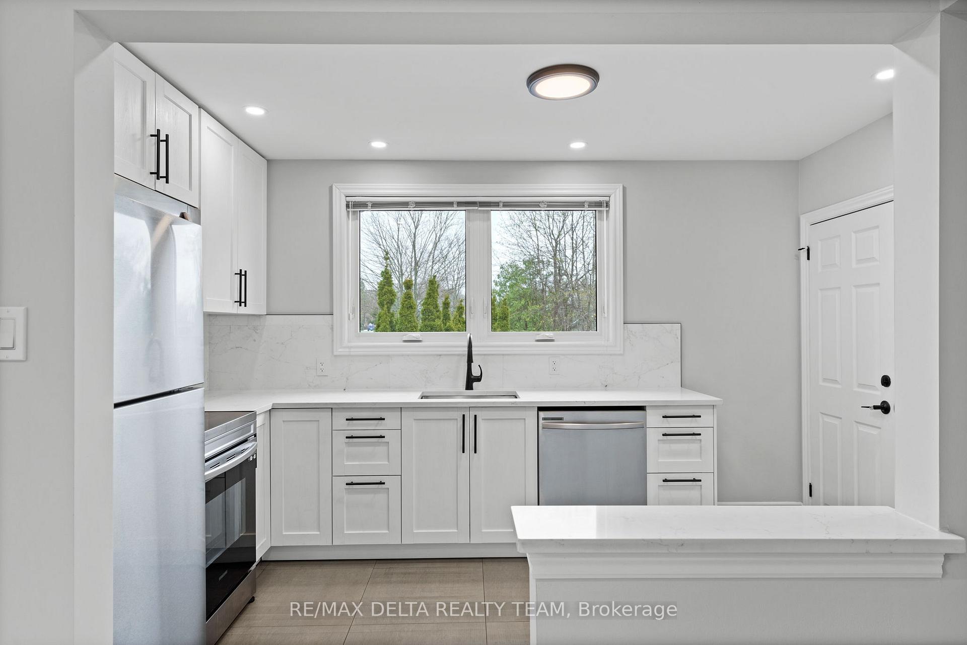 Photo 6 of 16 Seguin Street S, Ottawa, Cardinal Heights — HOMEH