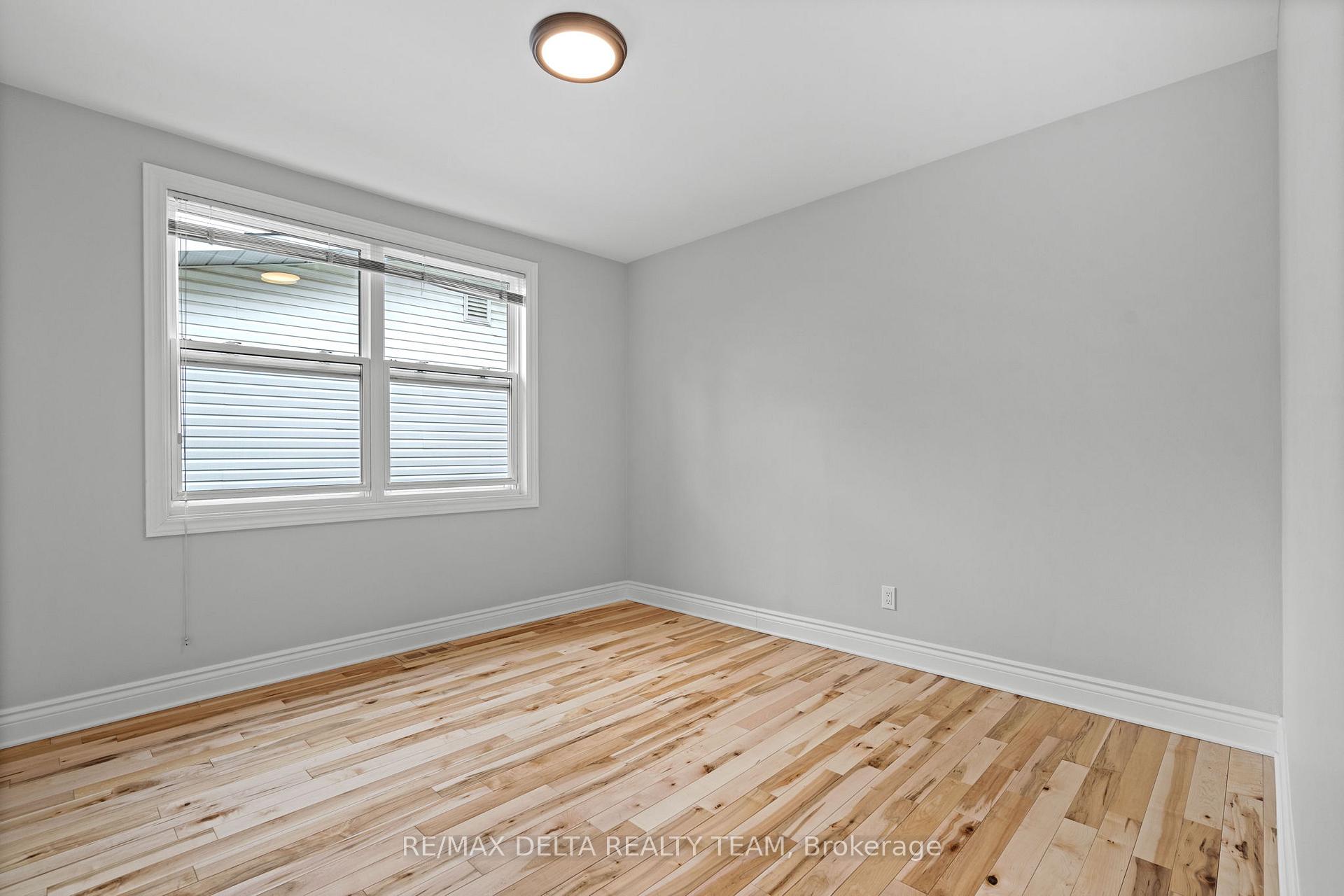 Photo 12 of 16 Seguin Street S, Ottawa, Cardinal Heights — HOMEH