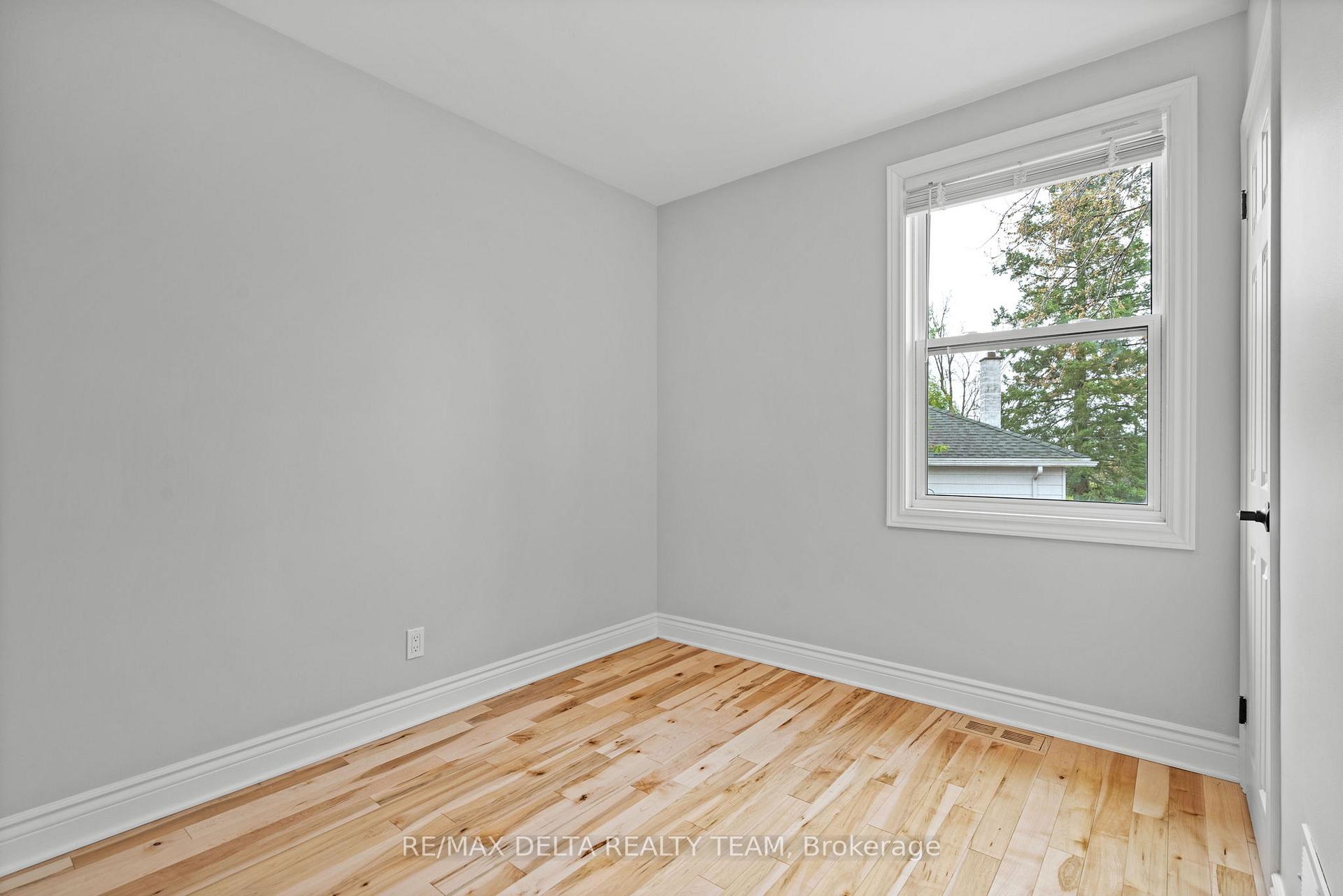 Photo 13 of 16 Seguin Street S, Ottawa, Cardinal Heights — HOMEH