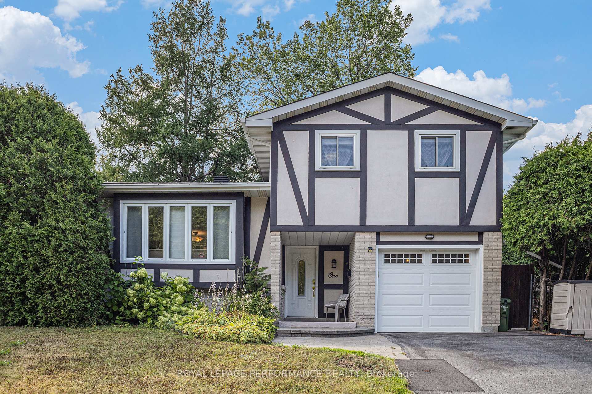 Photo 3 of 1 Wedgewood Crescent, Ottawa, Blackburn Hamlet — HOMEH
