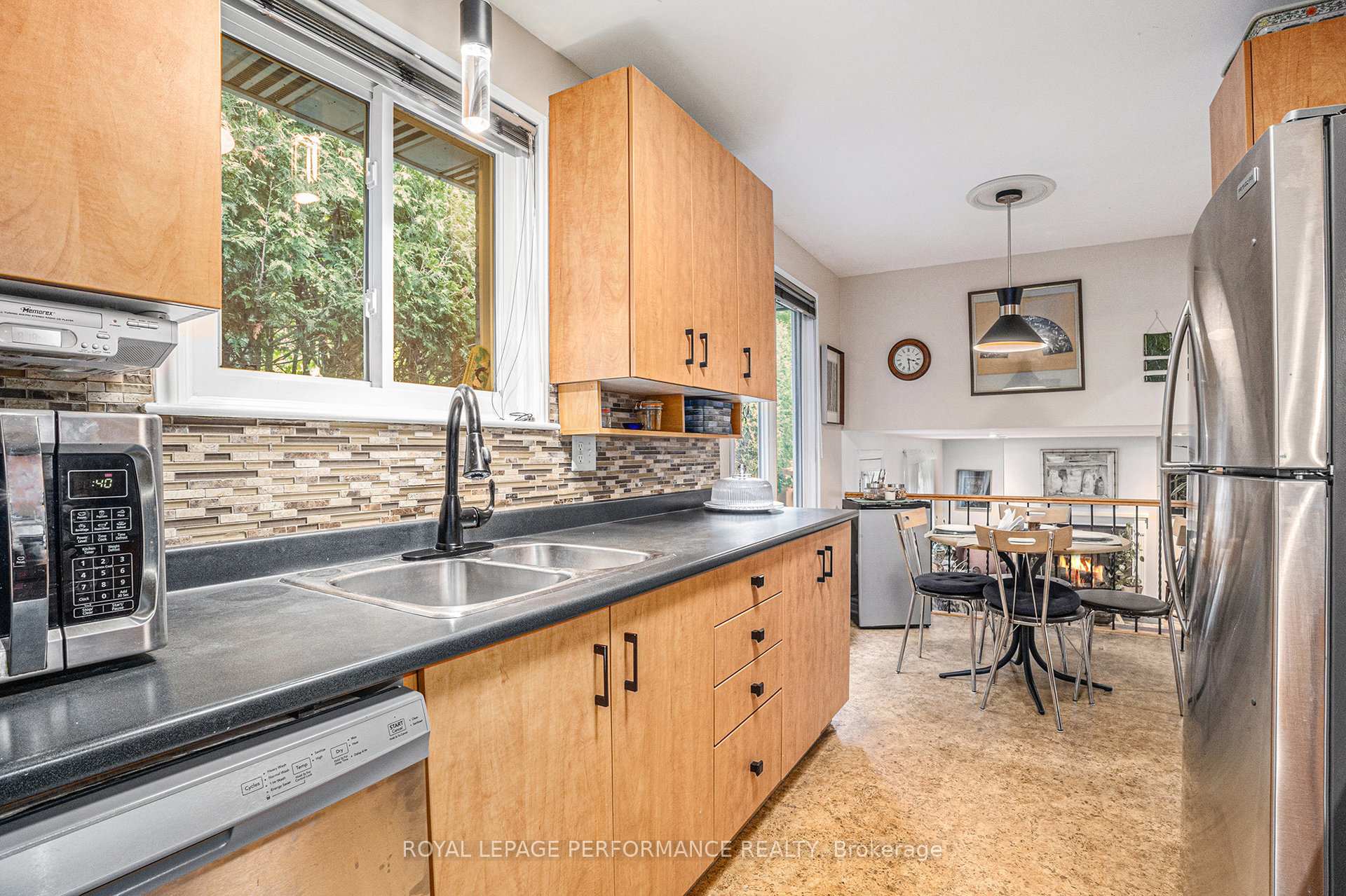Photo 12 of 1 Wedgewood Crescent, Ottawa, Blackburn Hamlet — HOMEH