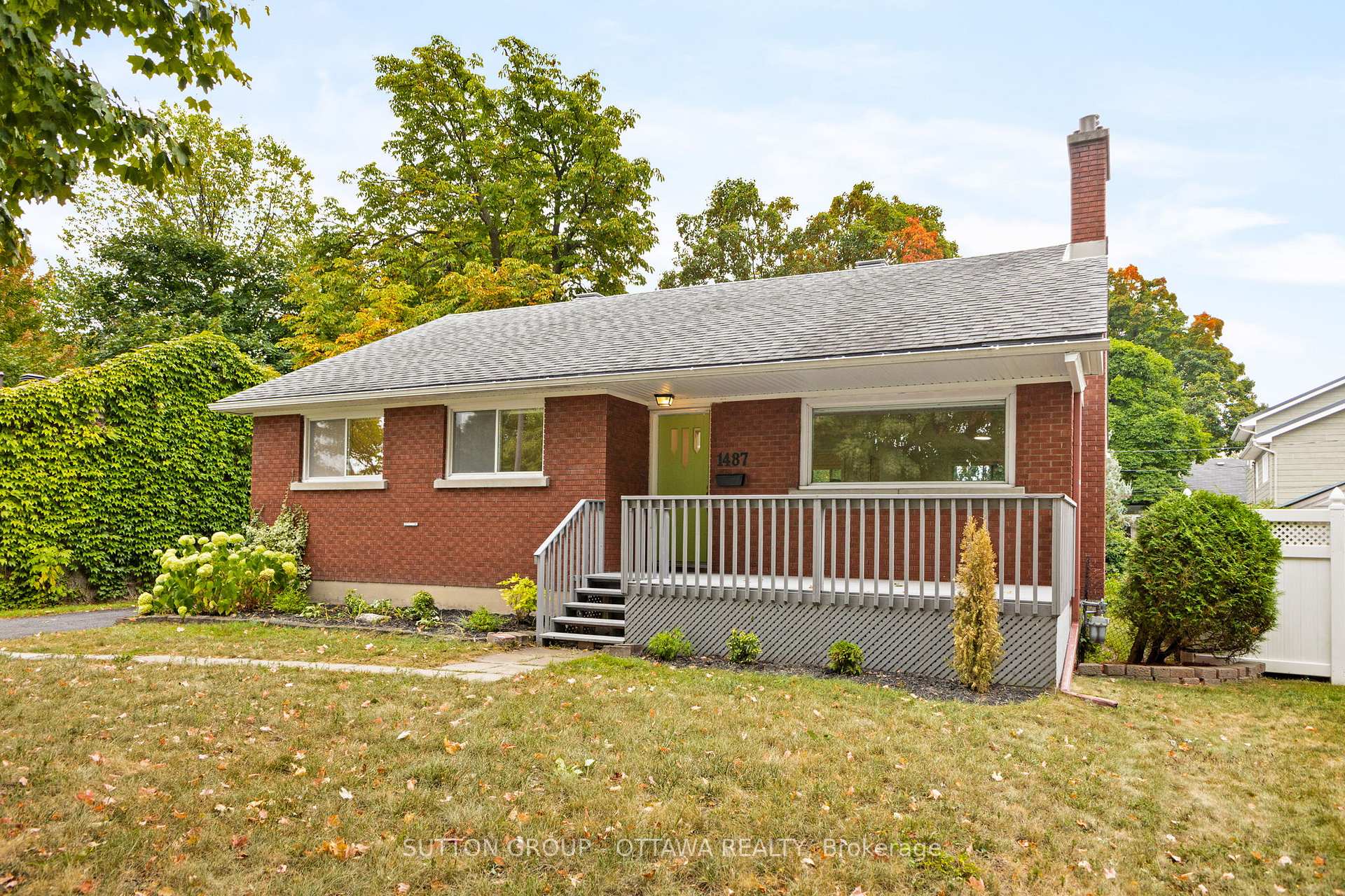 Photo 2 of 1487 Caverley Street, Ottawa, Riverview Park — HOMEH
